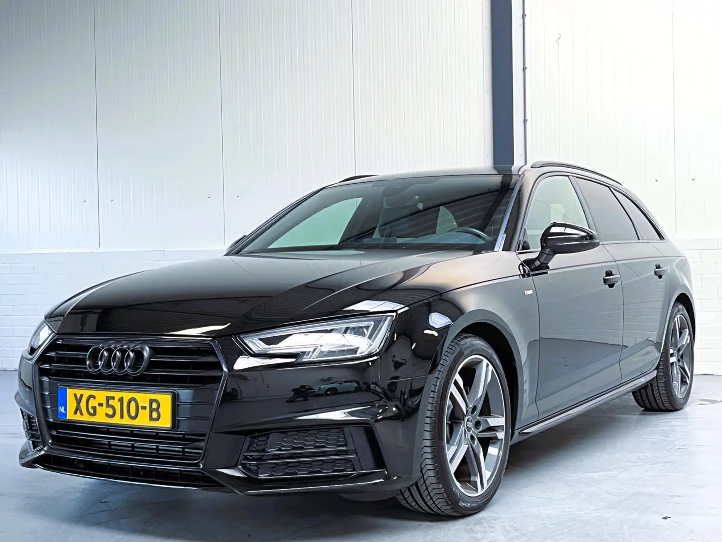 Audi A4 Avant 2.0 TFSI MHEV Sport S line black edition Zwart - 2