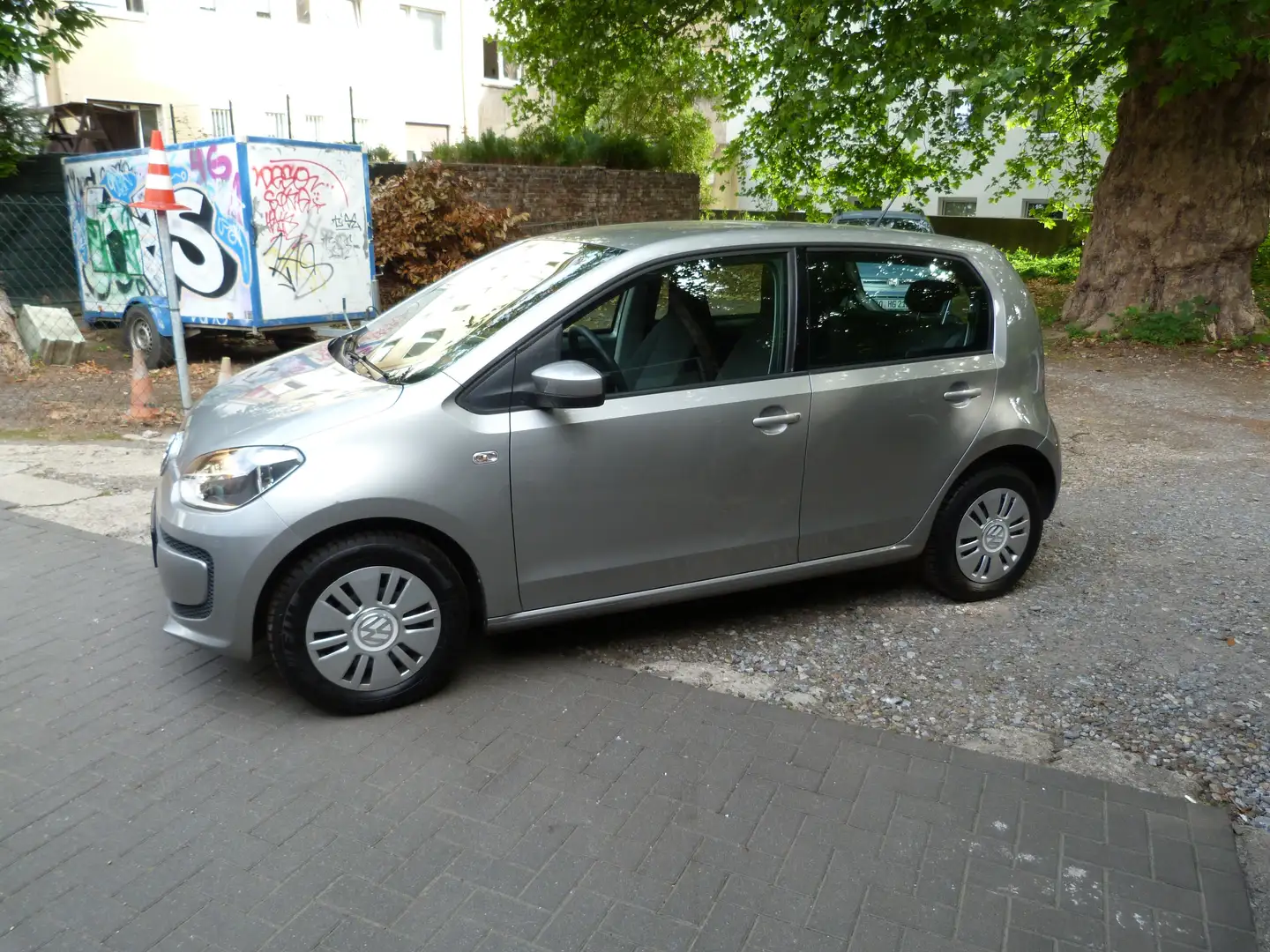 Volkswagen up! Klima, HU & Insp. neu, 1 Hand, 5 Türig, usw. !! Silber - 2