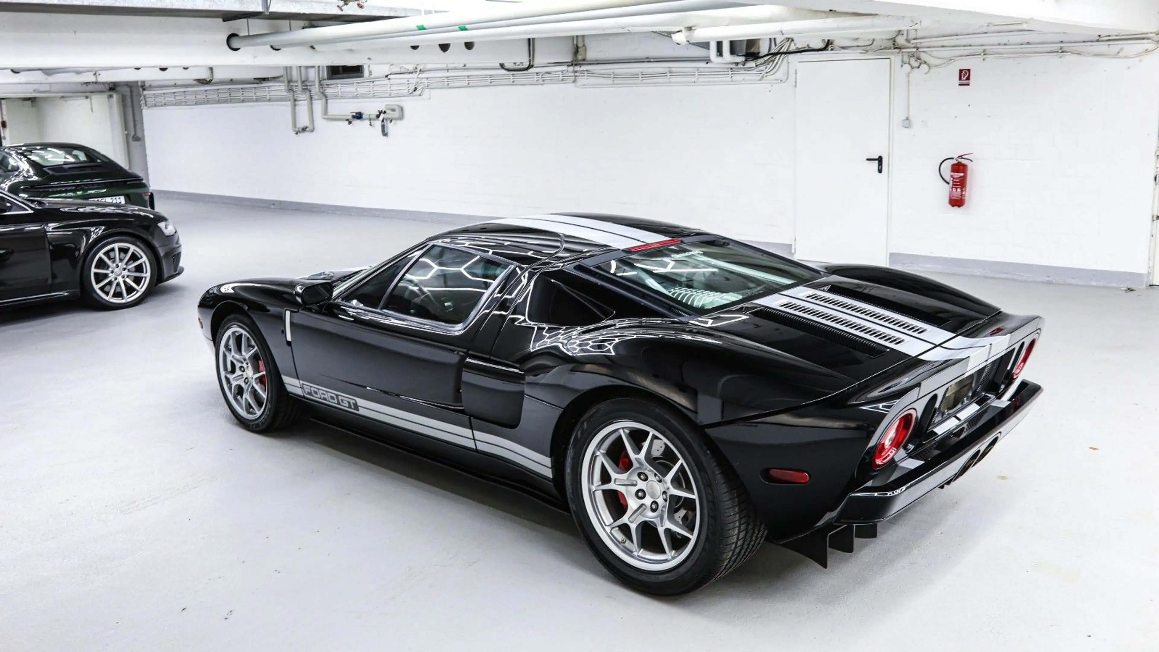 Ford GT — photo 11