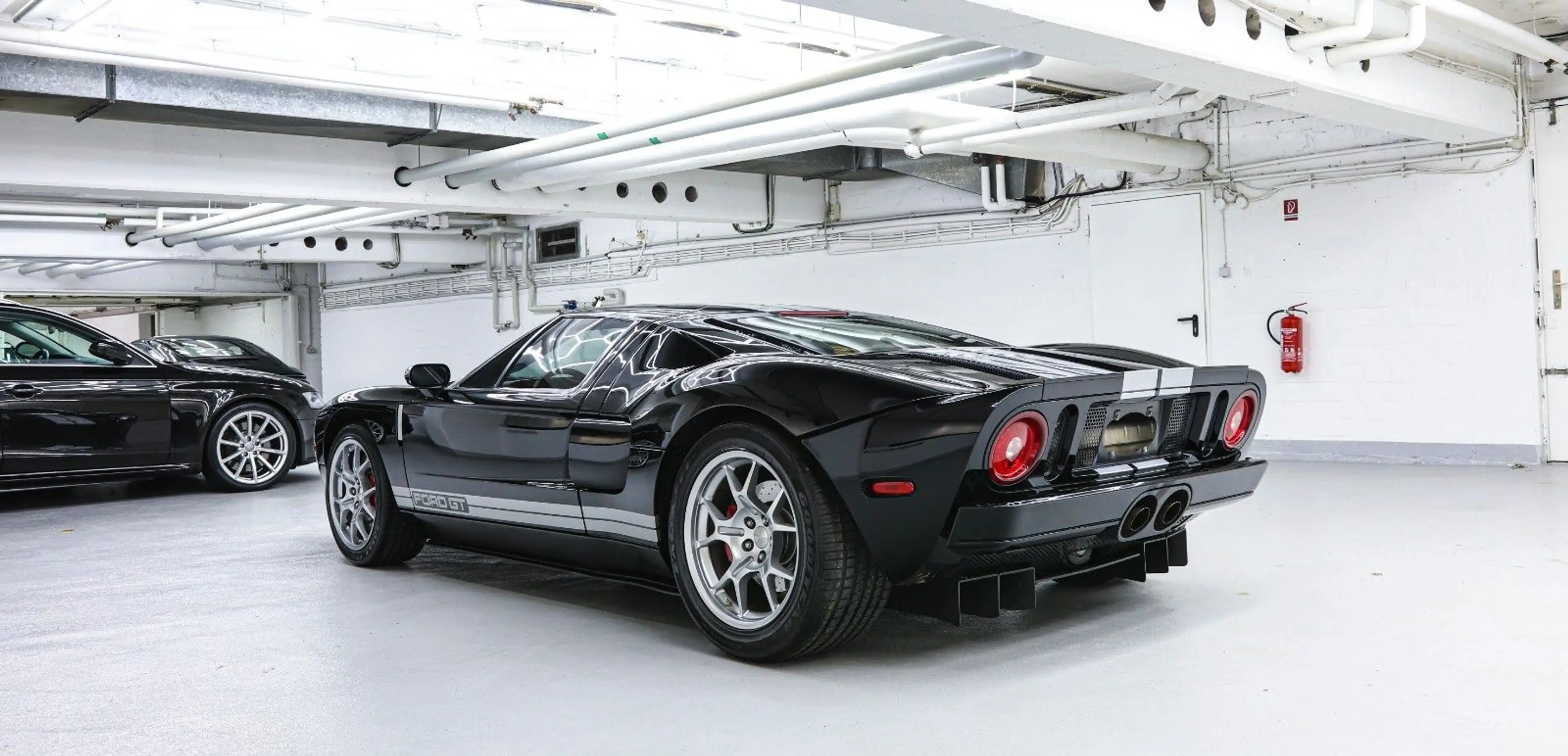 Ford GT — photo 10