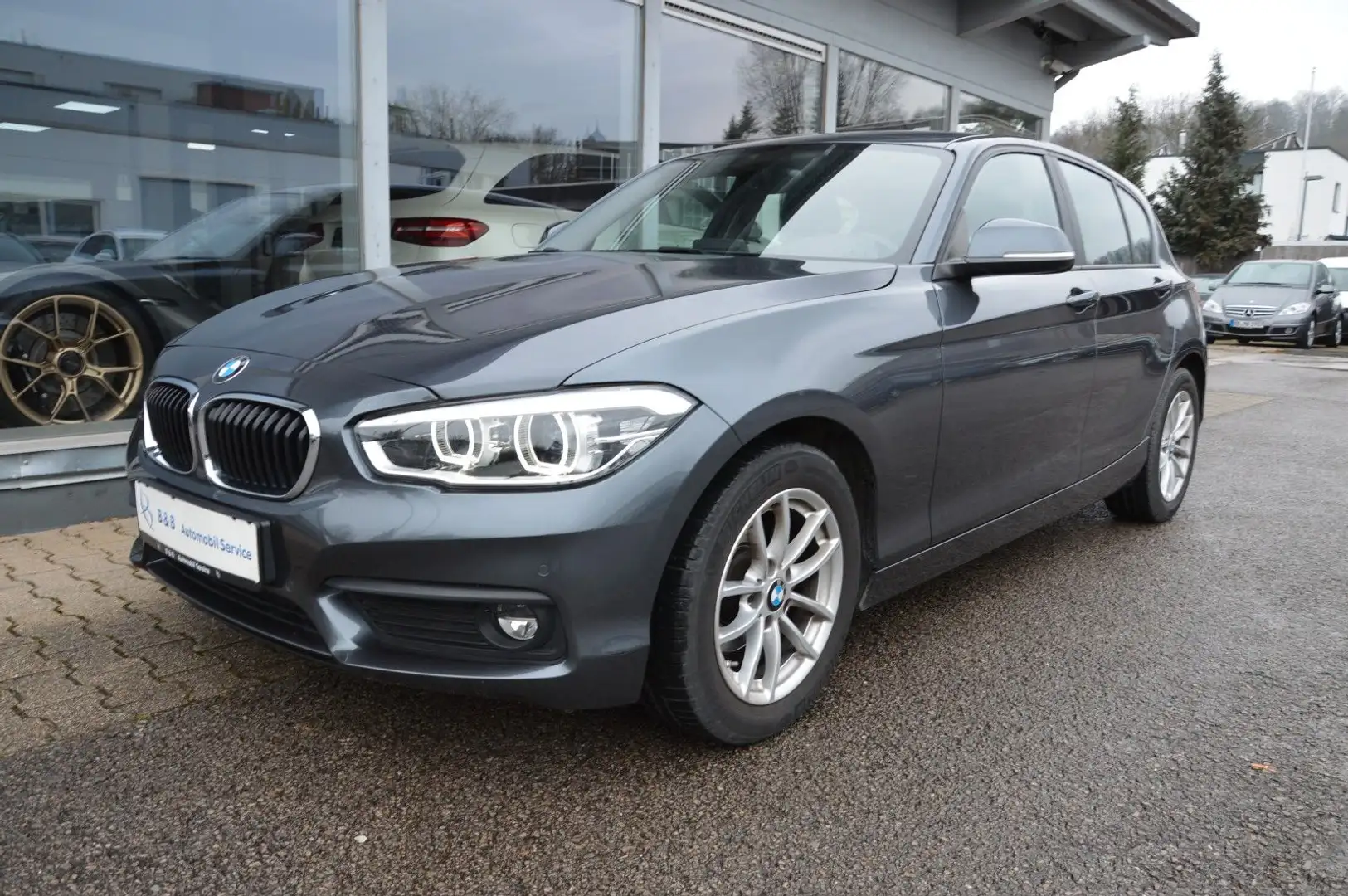 BMW 118 i Advantage*AUTOMATIK*NAVI*PDC*SHZ*LED* Grau - 1