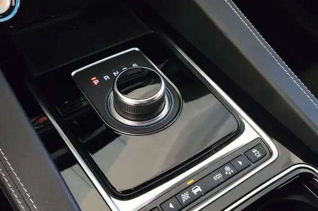 Jaguar F-Pace view 16