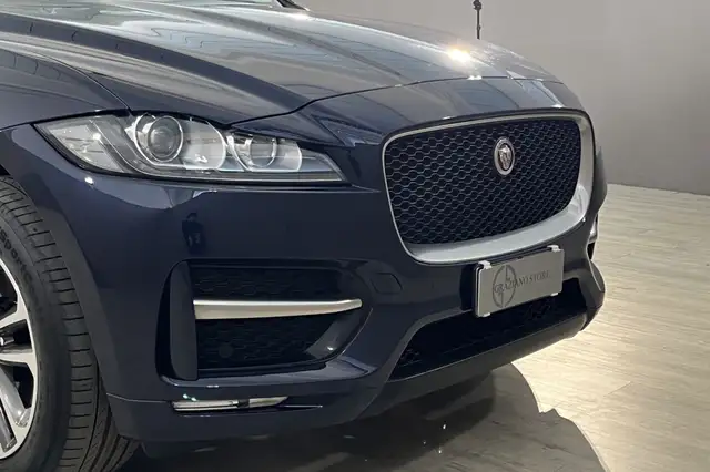 Jaguar F-Pace view 22