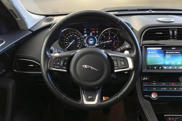 Jaguar F-Pace view 13