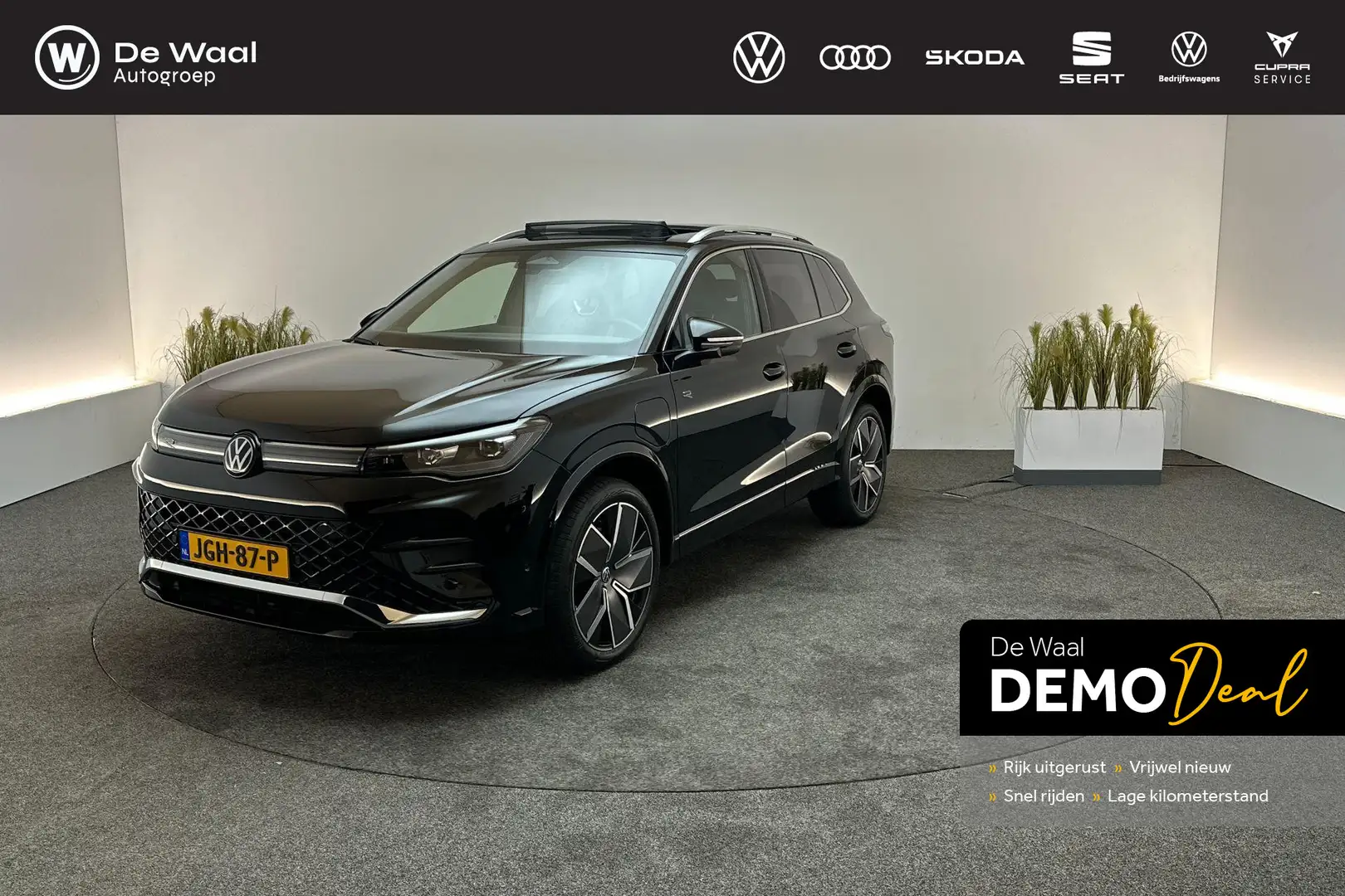 Volkswagen Tiguan R-Line Edition 1.5 204pk DSG eHybrid | Panoramadak Zwart - 1