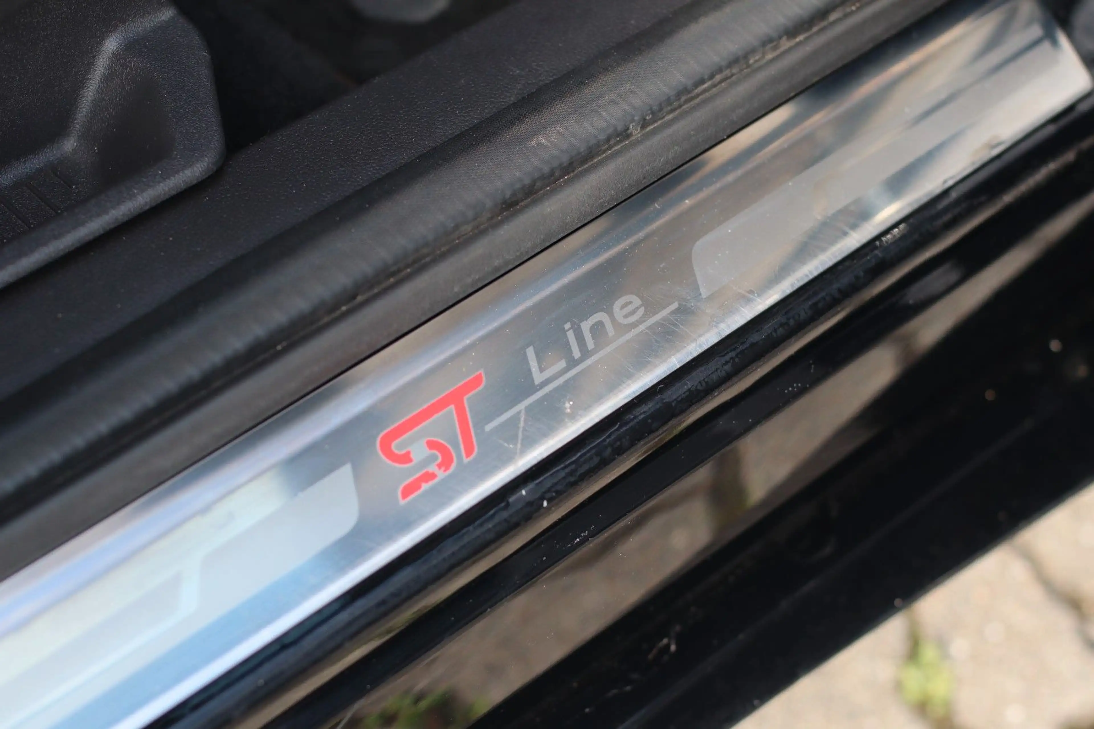 Ford Kuga ST-Line — photo 10