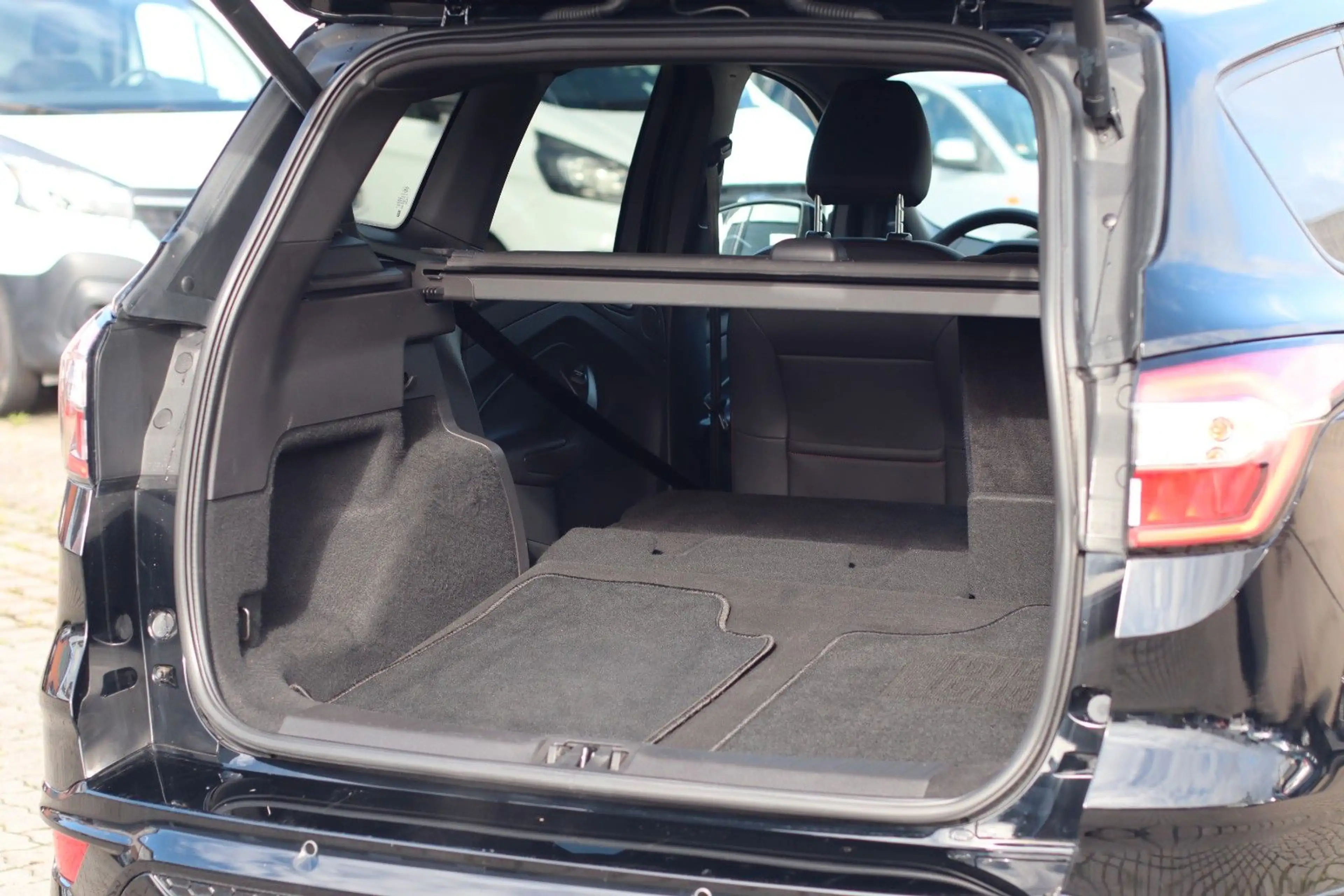 Ford Kuga ST-Line — photo 6