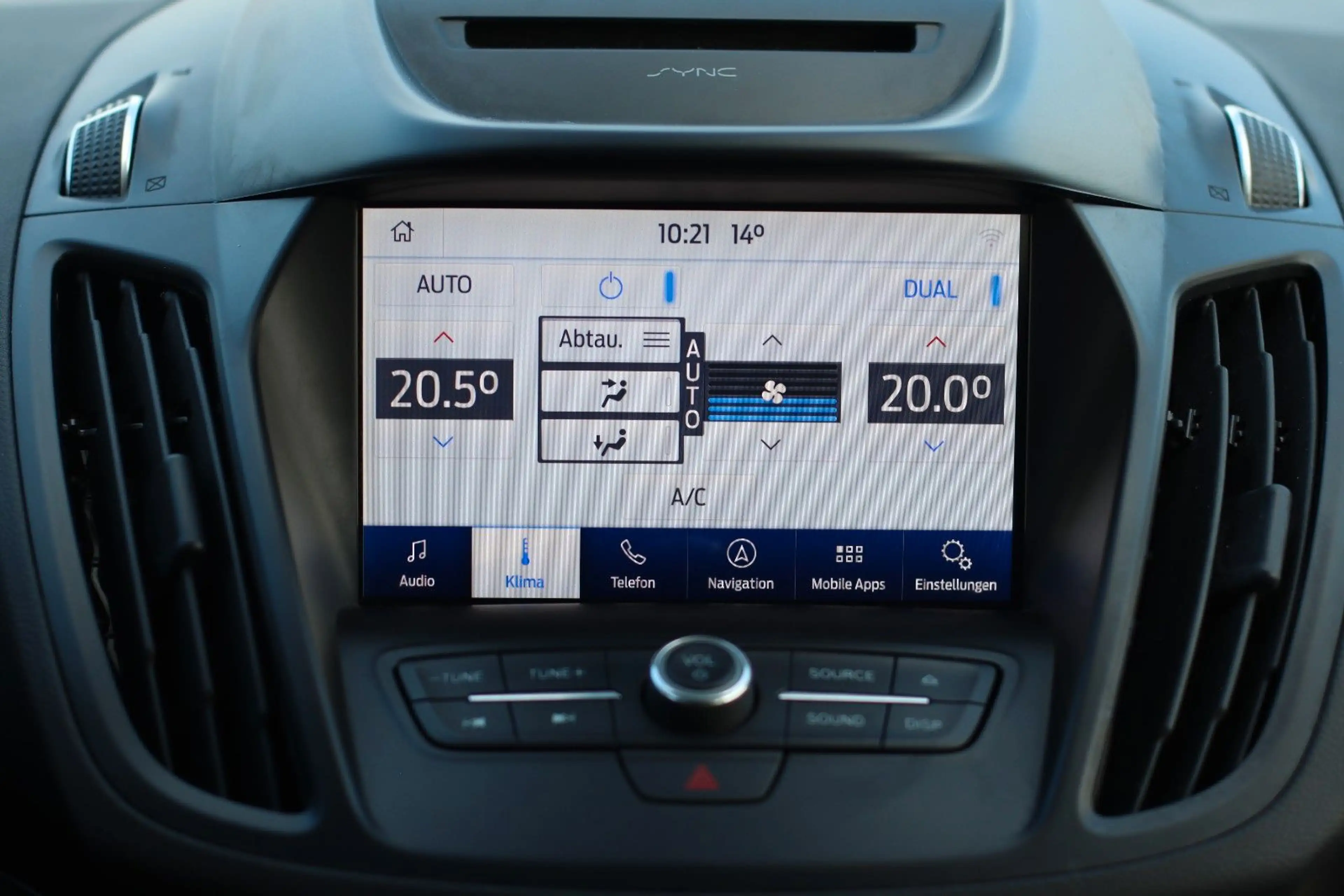 Ford Kuga ST-Line — photo 13