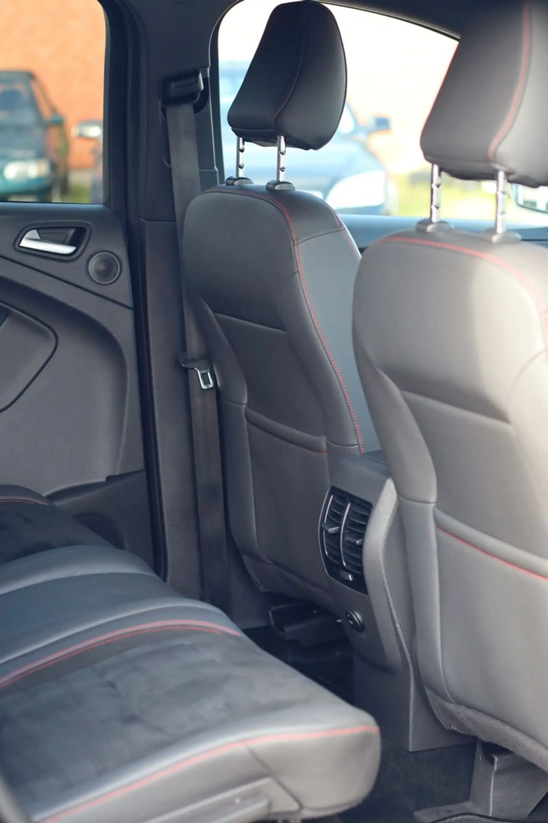 Ford Kuga ST-Line — photo 7
