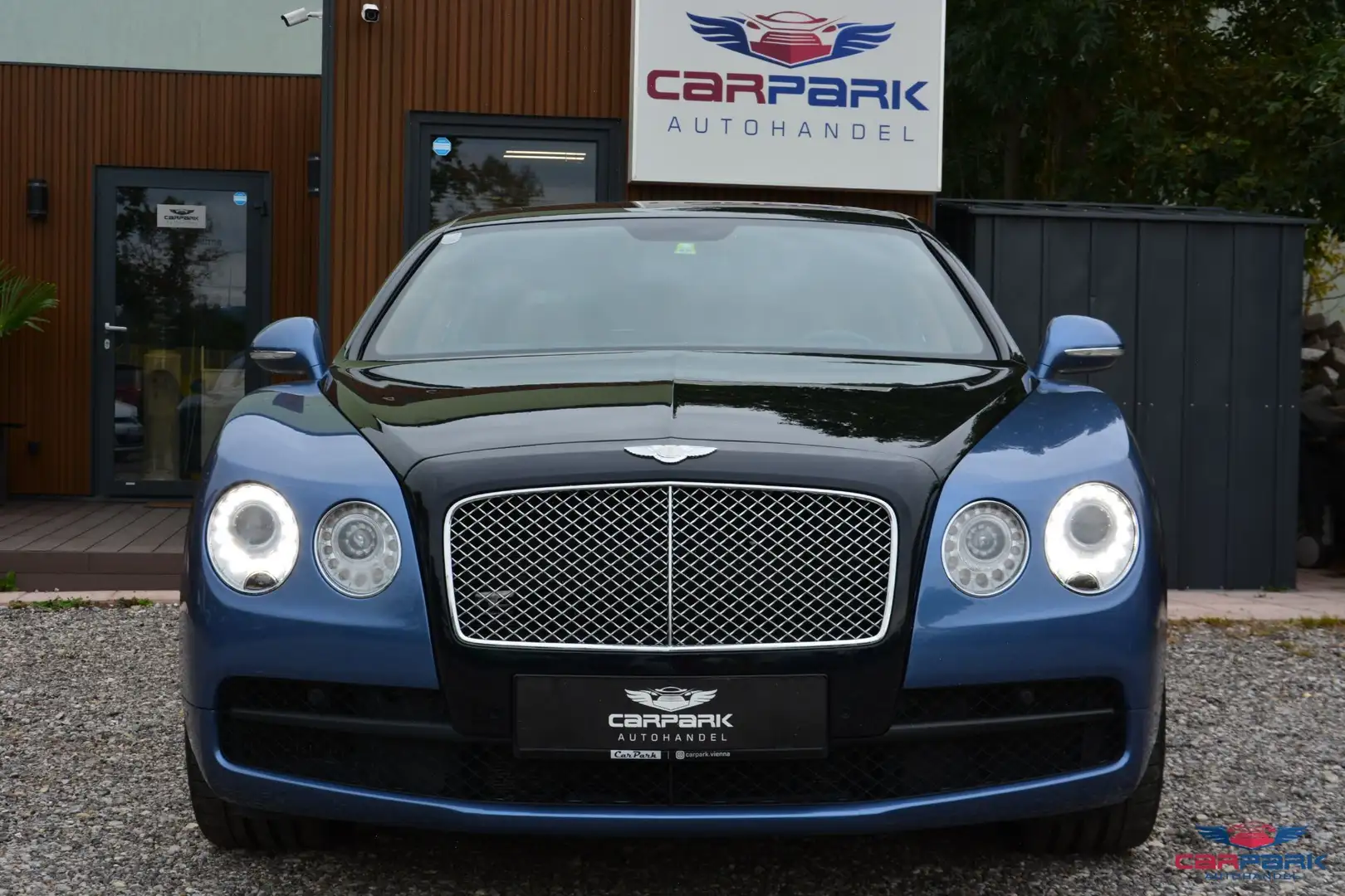 Bentley Flying Spur Continental V8 Modrá - 2