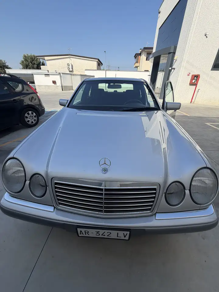 Mercedes-Benz E 200 2.0, foto 1