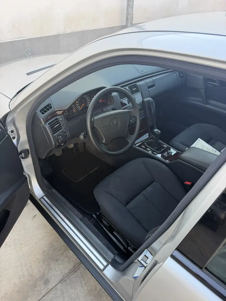 Mercedes-Benz E 200 2.0, foto 3