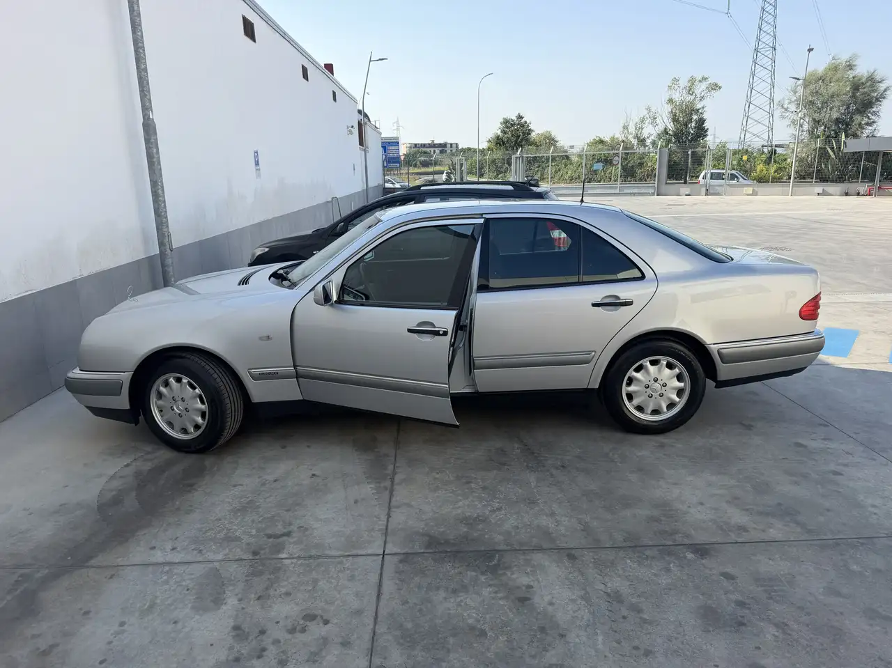 Mercedes-Benz E 200 2.0, foto 2