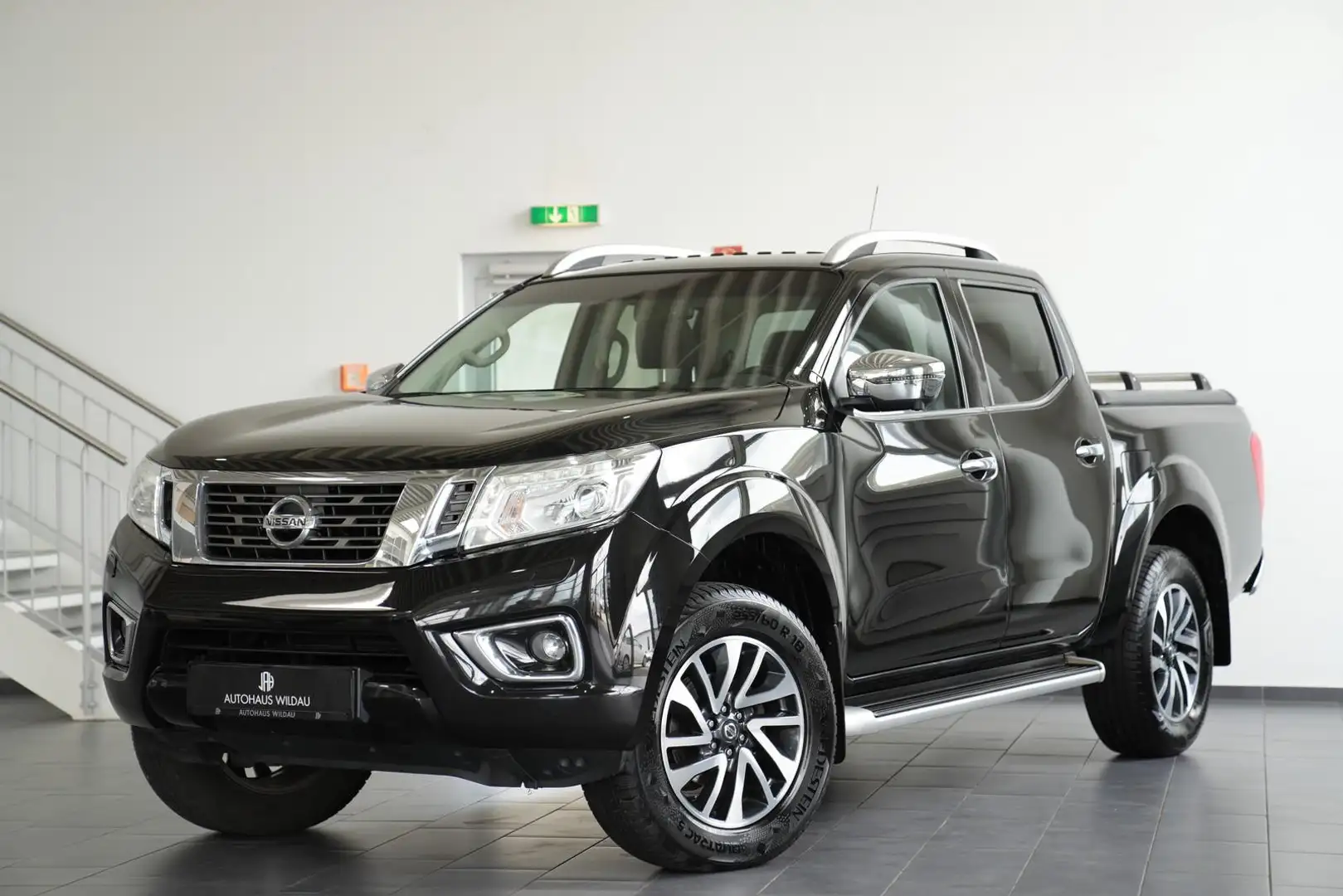 Nissan Navara NP300 *DOUBLE CAB*PANO*AHK* Schwarz - 1