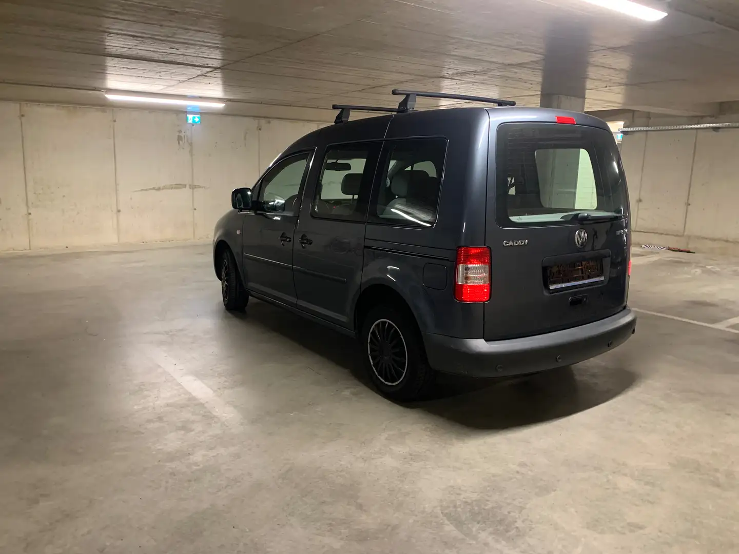 Volkswagen Caddy Life 1,6 Grau - 2