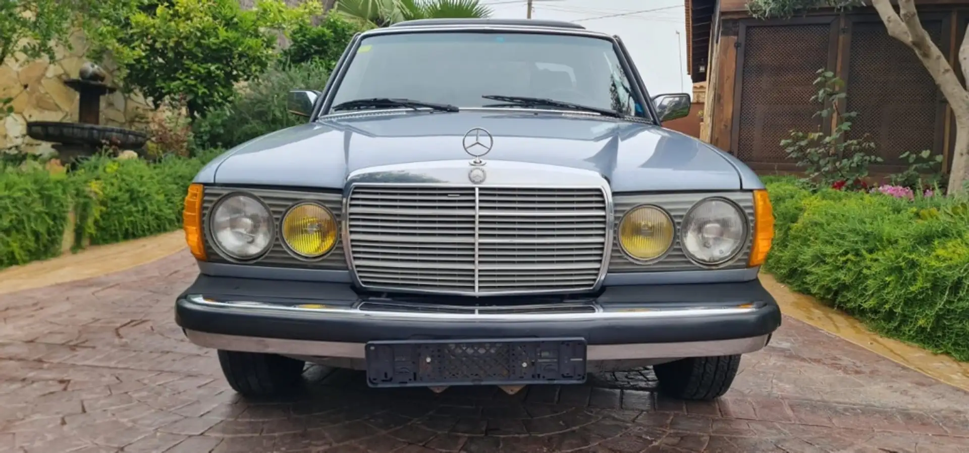 Mercedes-Benz 300 TD Turbodiesel (123) Šedá - 2