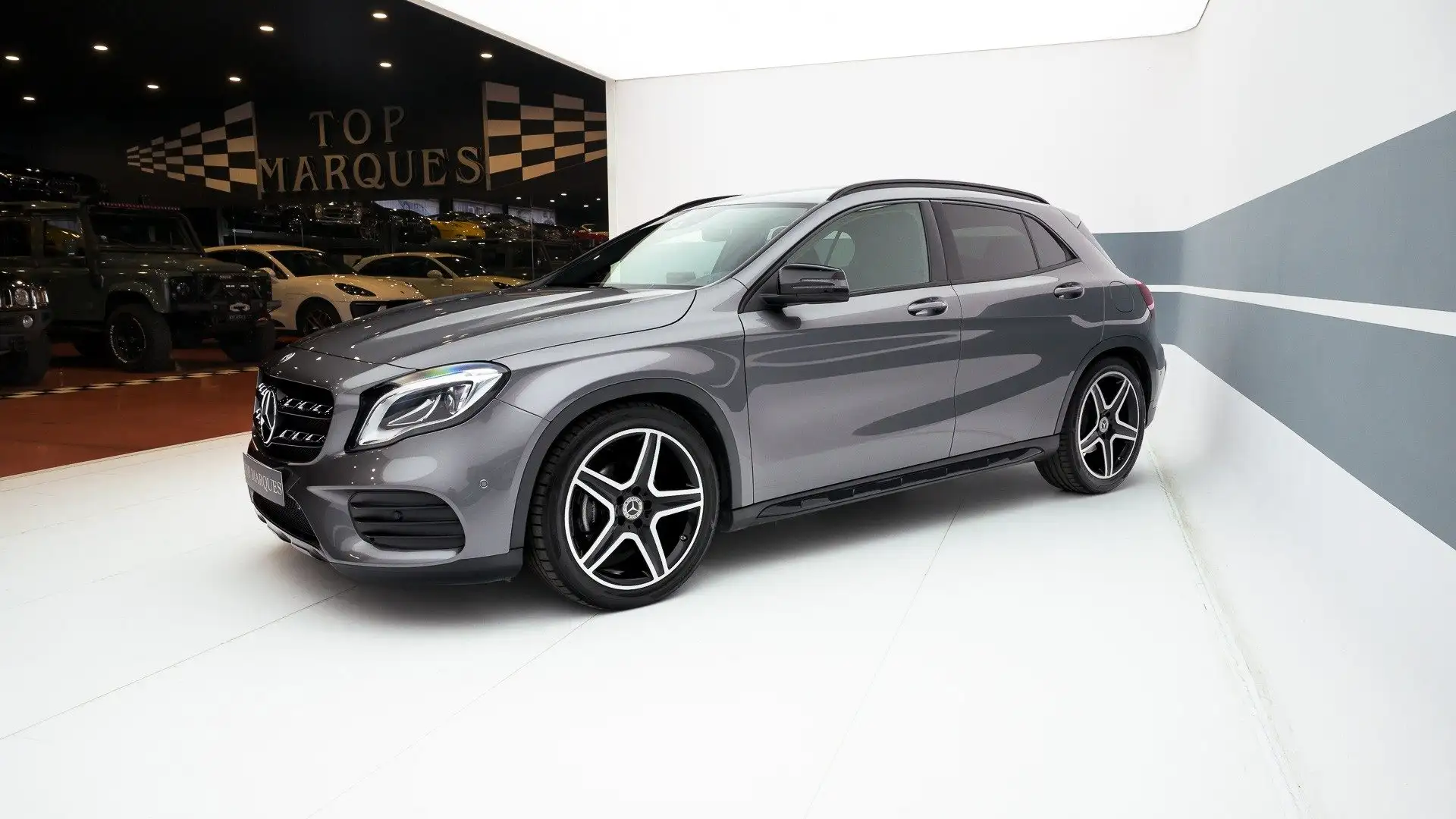 Mercedes-Benz GLA 200 d Automatic Premium Grau - 1