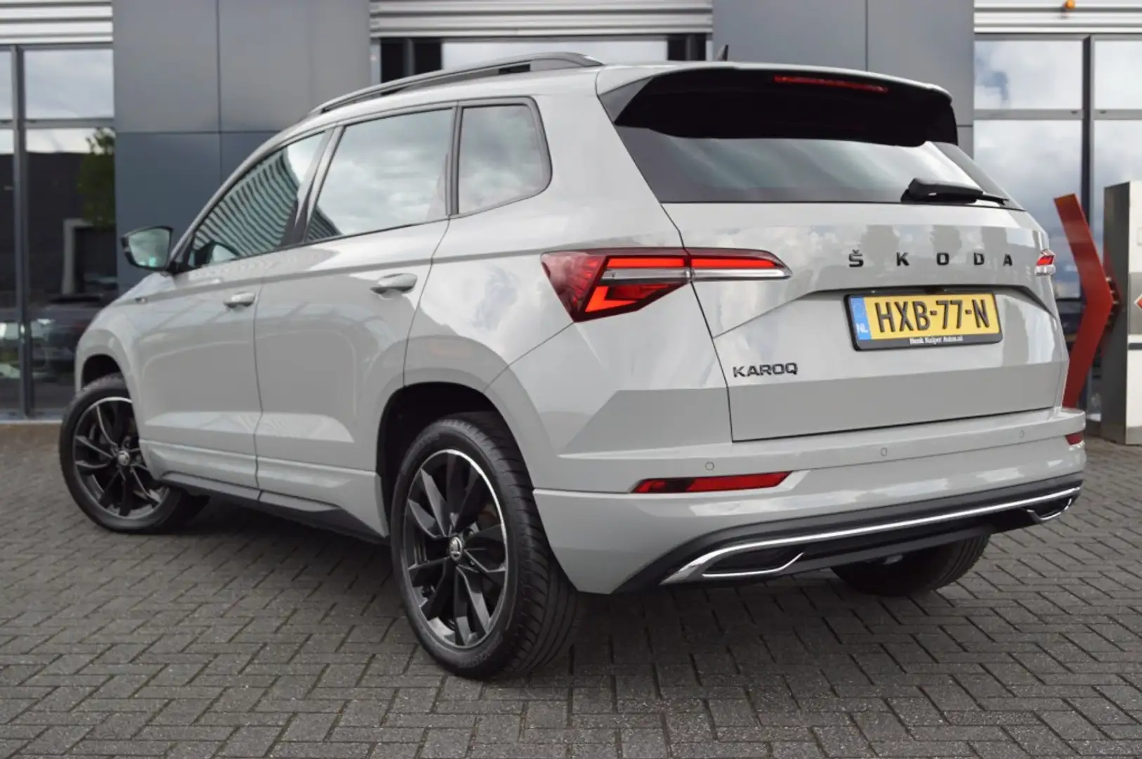Skoda Karoq 1.5 TSI DSG Sportline/ Panodak/ Standverwarming/ C Grijs - 2