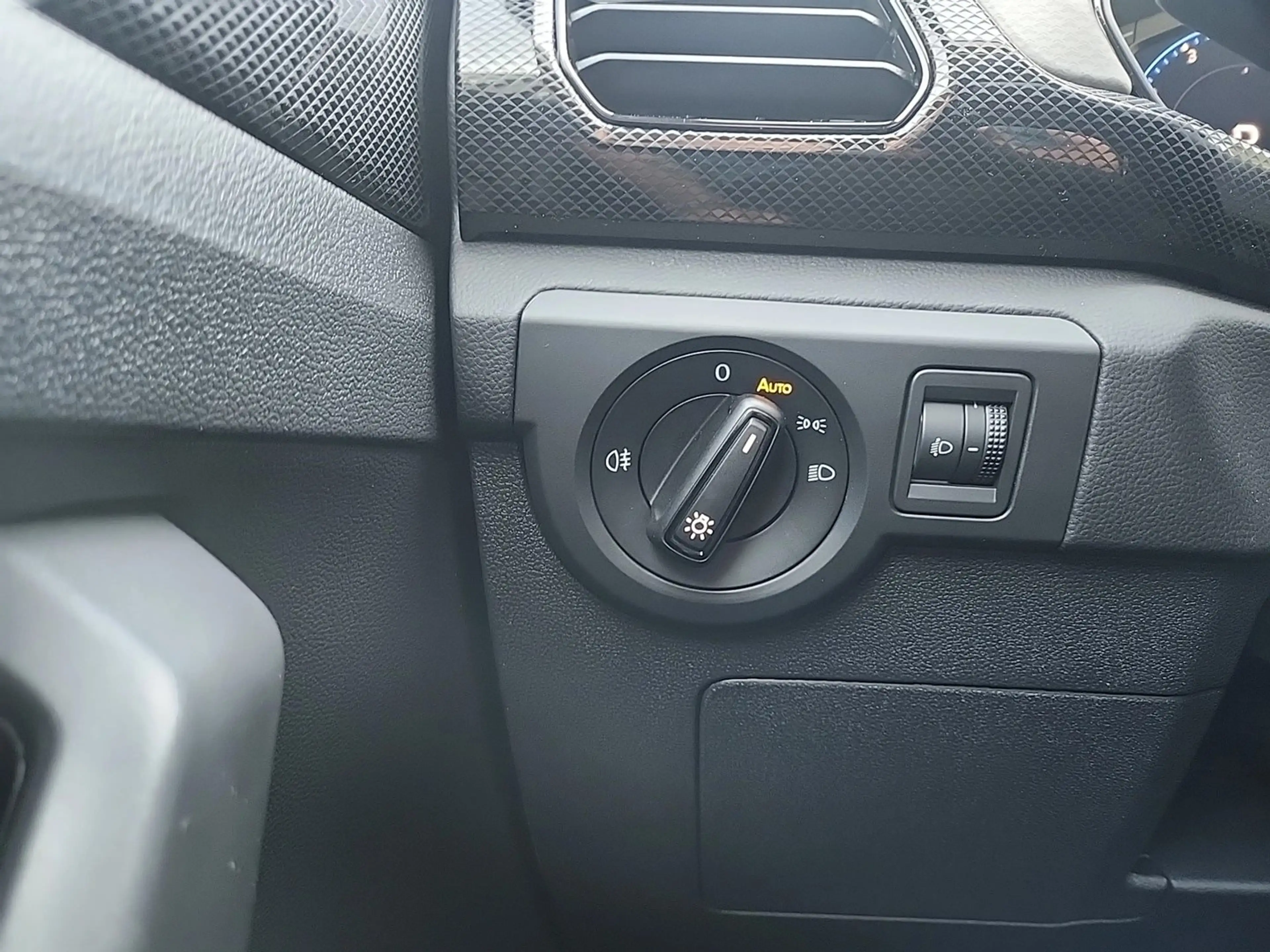 Volkswagen T-Cross Friends TSI DSG — photo 25
