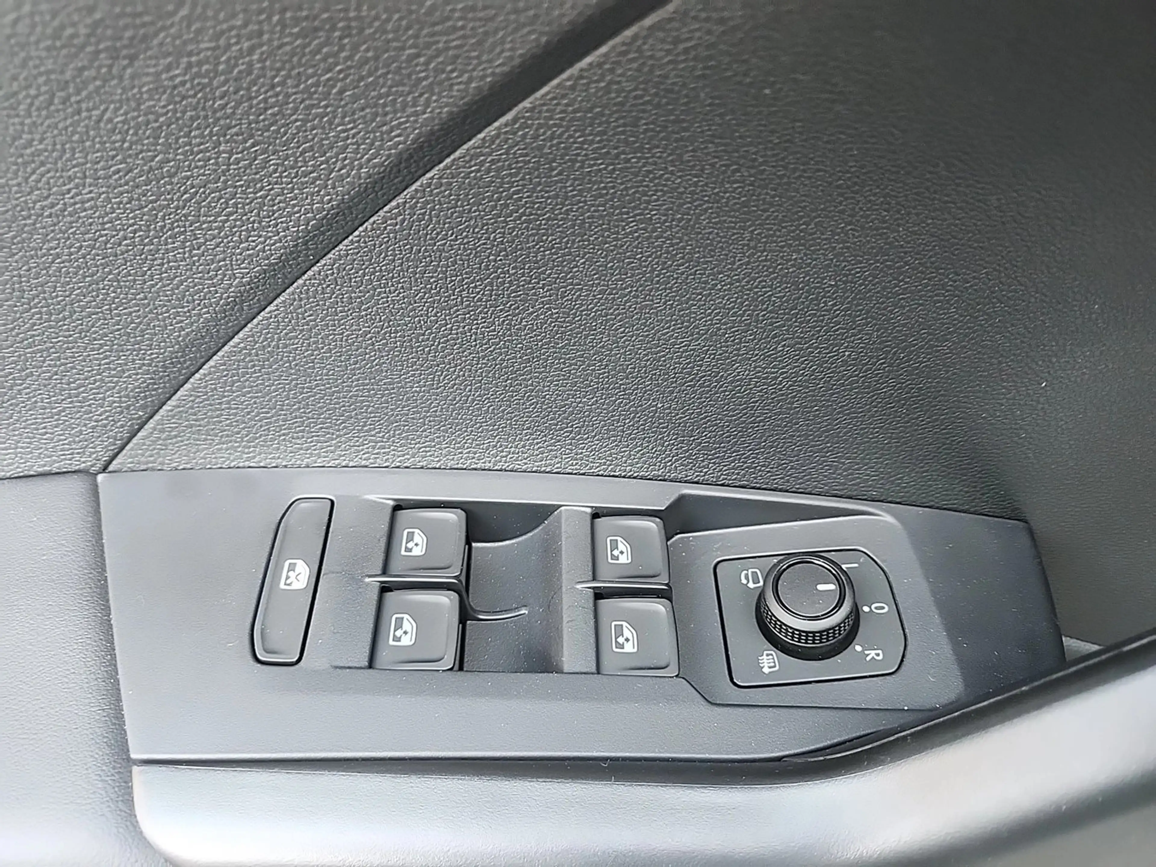 Volkswagen T-Cross Friends TSI DSG — photo 23