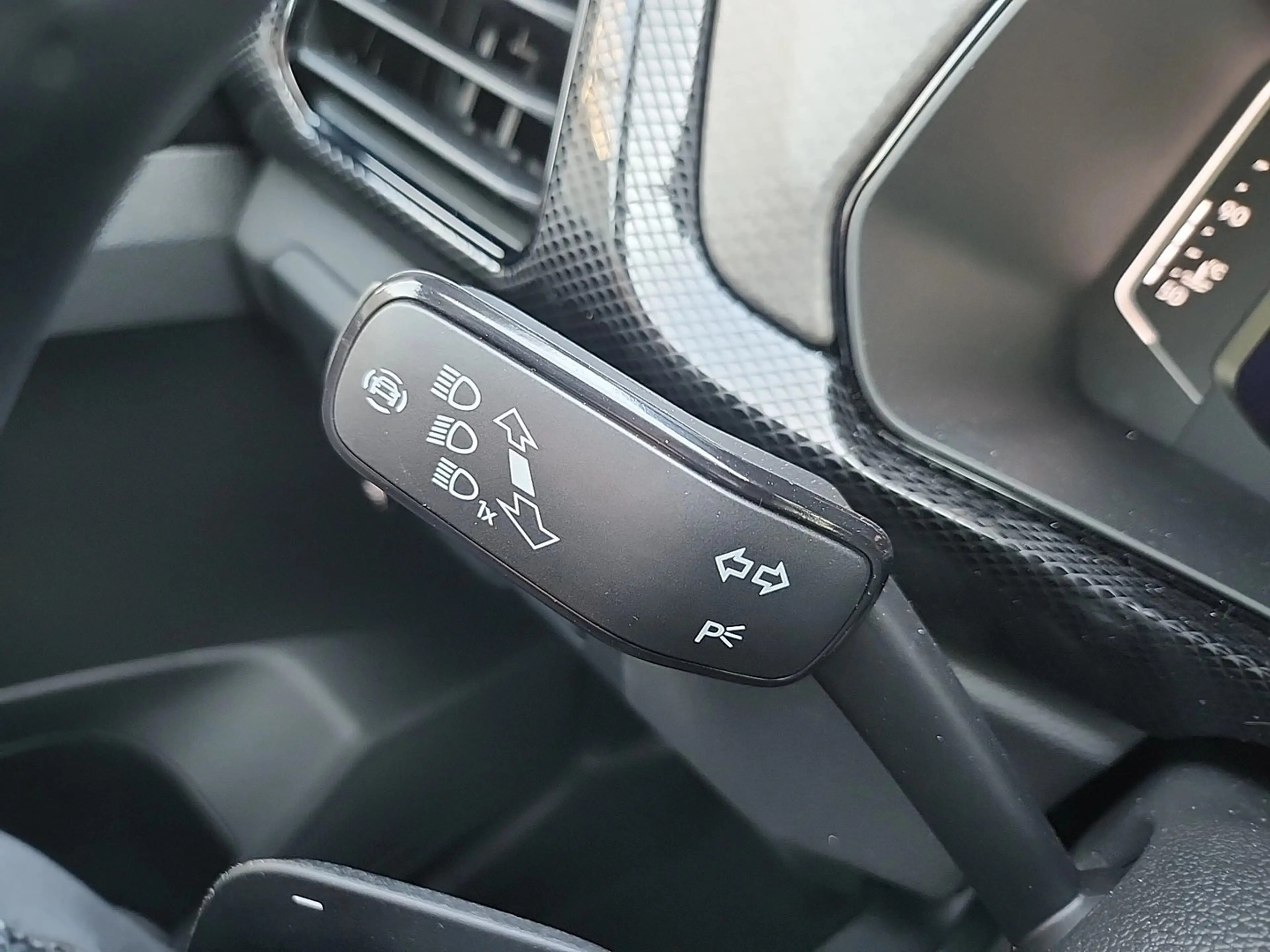 Volkswagen T-Cross Friends TSI DSG — photo 28