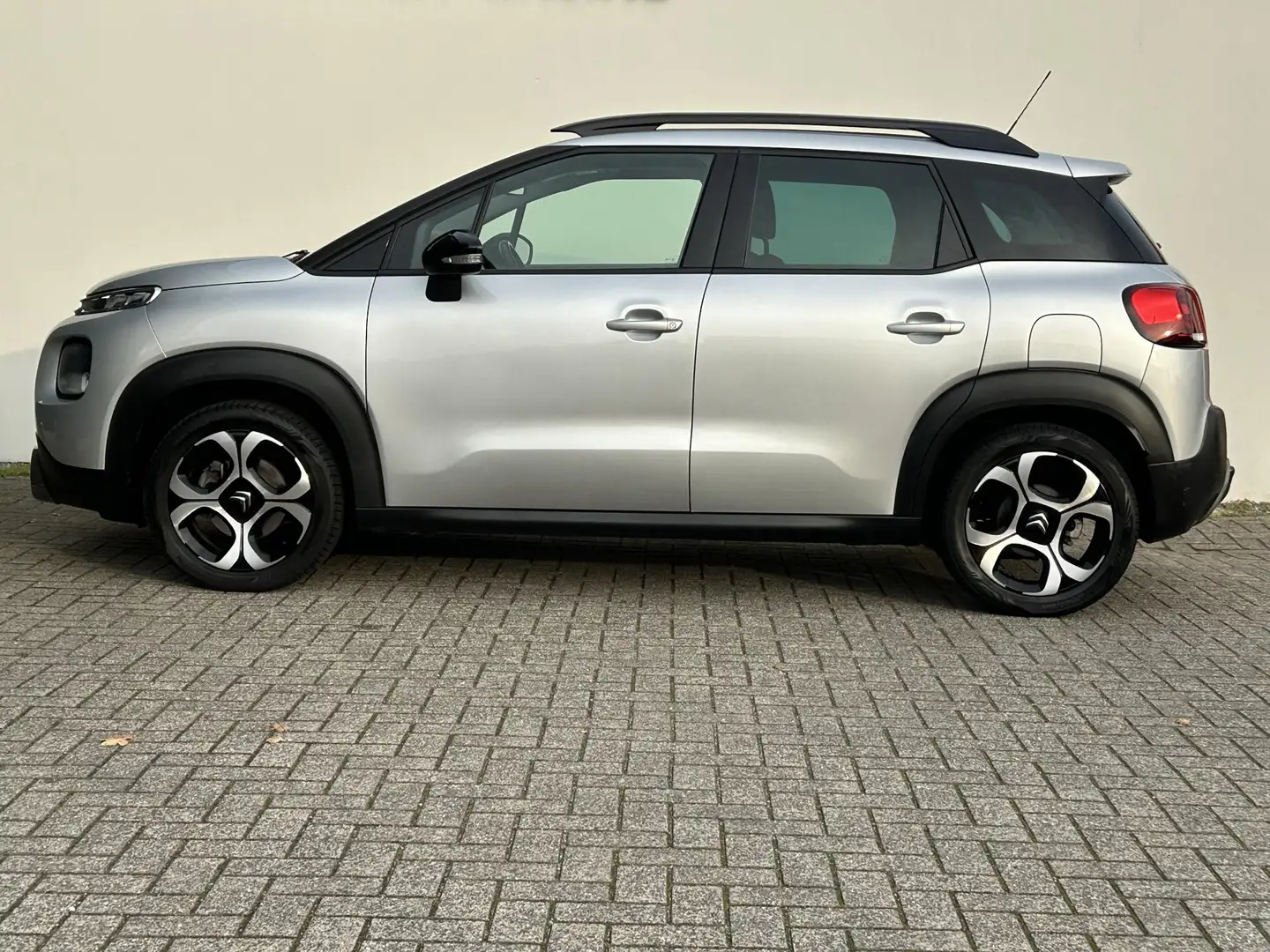 Citroen C3 Aircross 1.2 PT 110 Shine | Panoramadak | Trekhaak | Parkee Grigio - 2