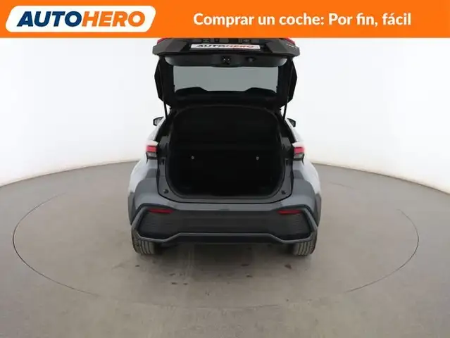 Toyota C-HR view 17