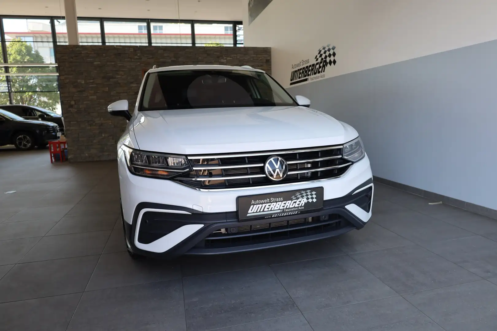 Volkswagen Tiguan Allspace Life 2.0 TDI 4Motion DSG Weiß - 2