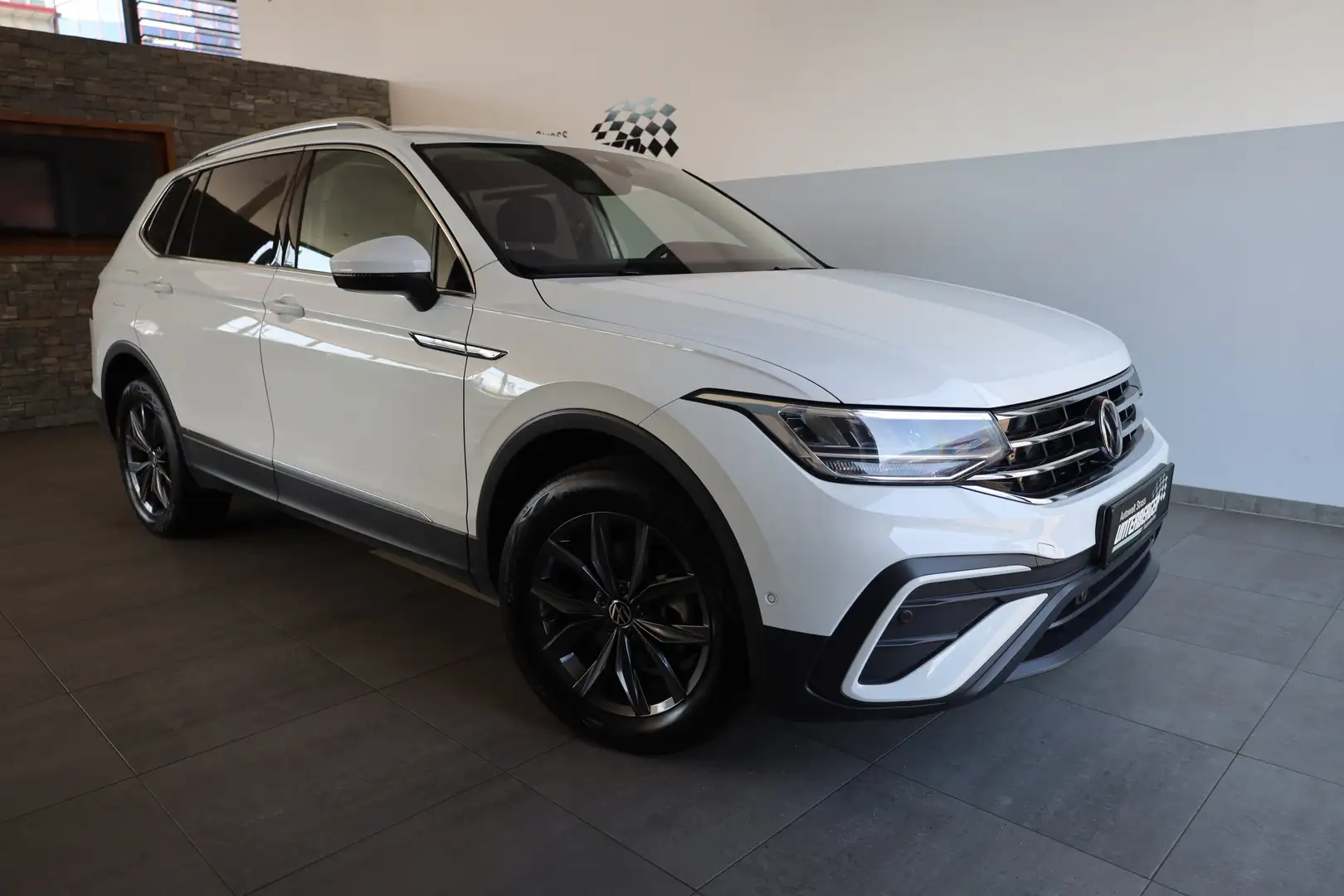 Volkswagen Tiguan Allspace Life 2.0 TDI 4Motion DSG Weiß - 1