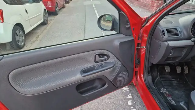 Renault Clio view 13