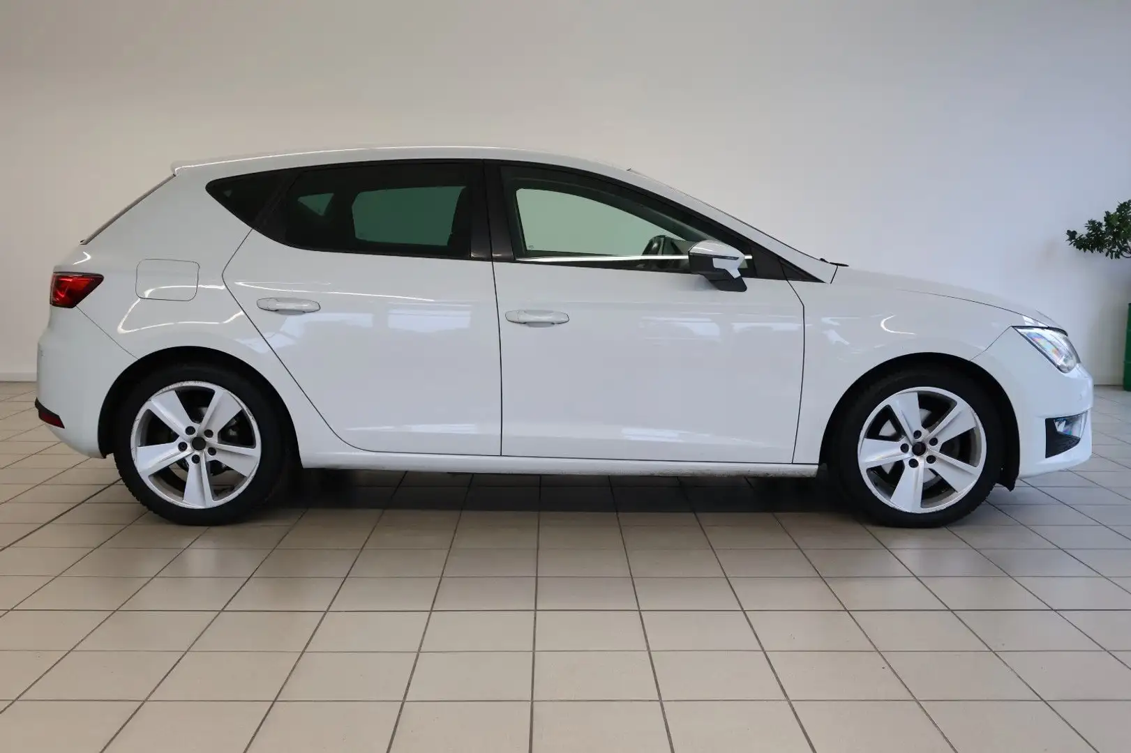 SEAT Leon FR 1.Hand LED Navi Automatik Tempomat Weiß - 2