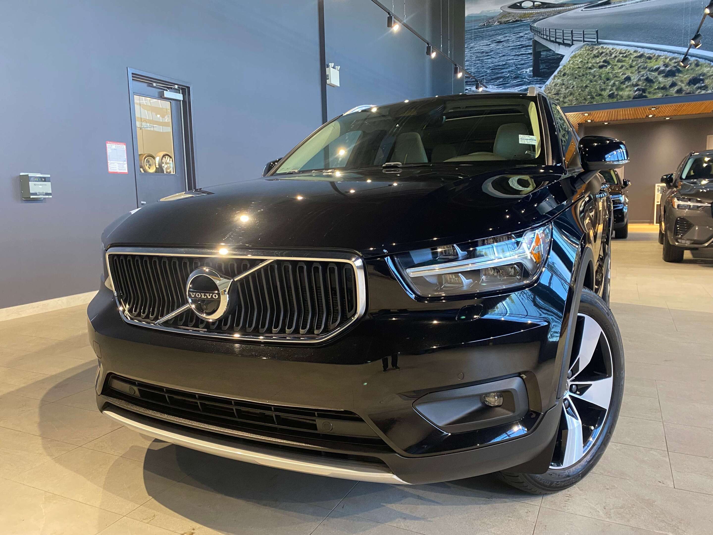 2022 Volvo XC40 T5 AWD Momentum