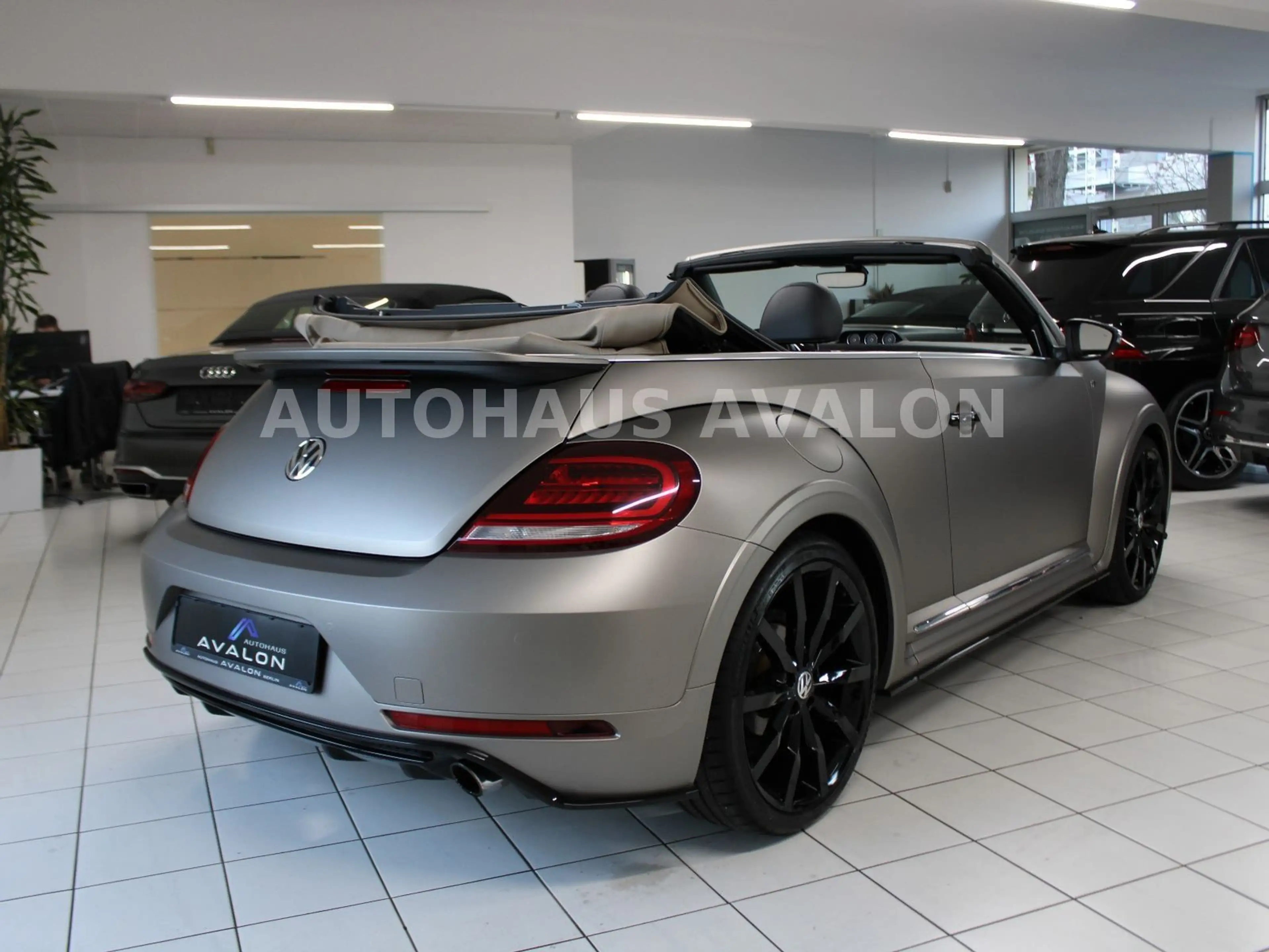 Volkswagen Beetle Cab. DSG R-LINE*EXCLUSIVE~XEN~KEYL~KAM~20 — photo 6