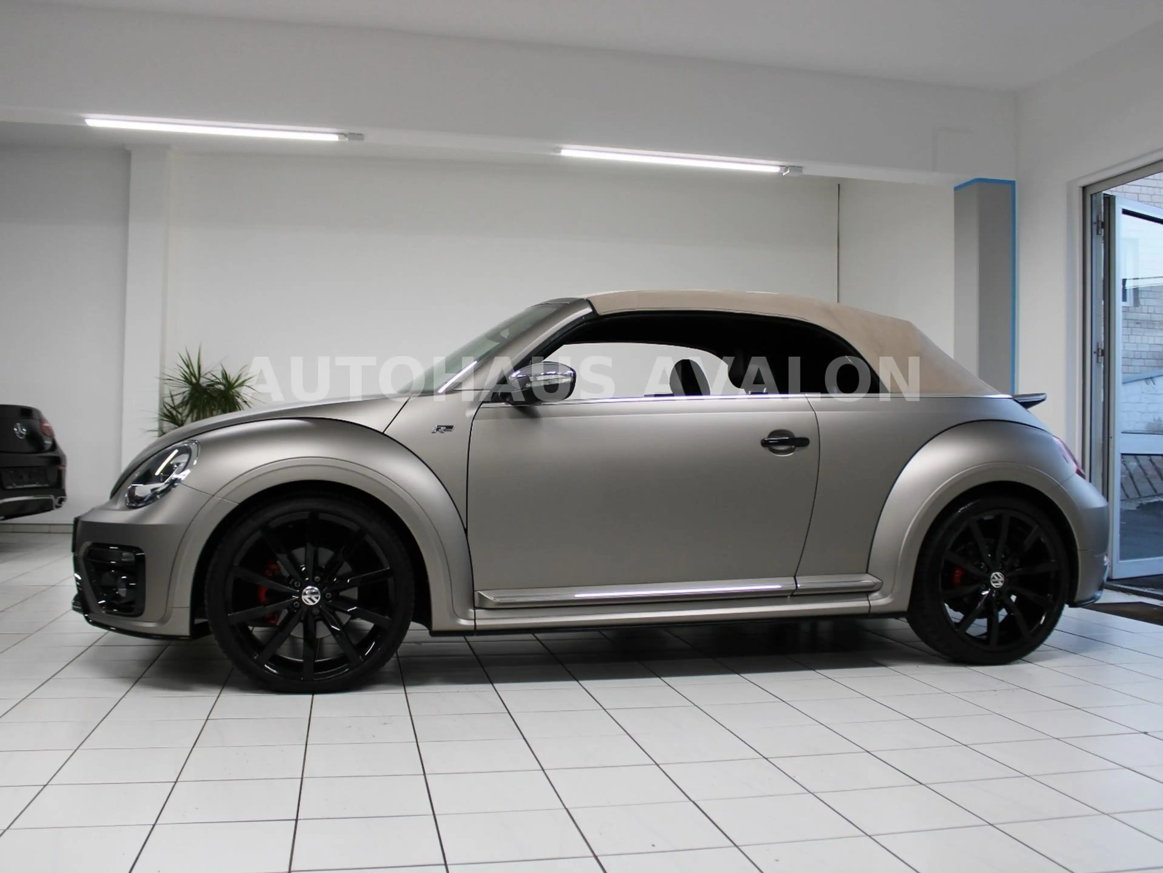Volkswagen Beetle Cab. DSG R-LINE*EXCLUSIVE~XEN~KEYL~KAM~20 — photo 11