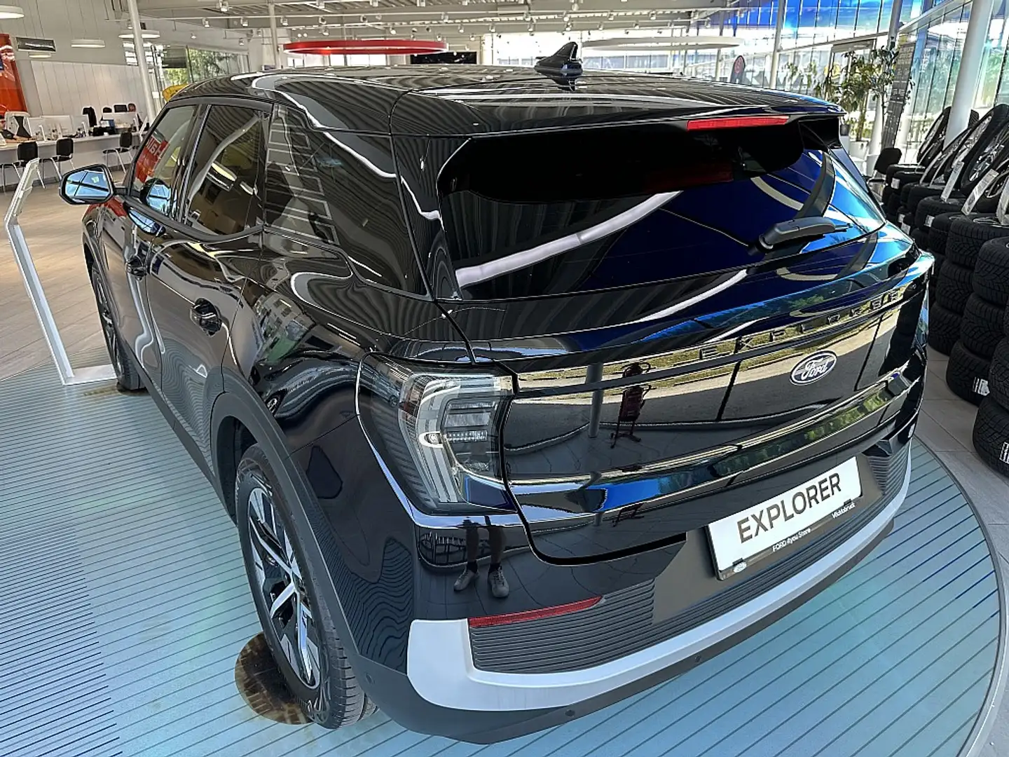 Ford Explorer Elektro 77kWh Negro - 2