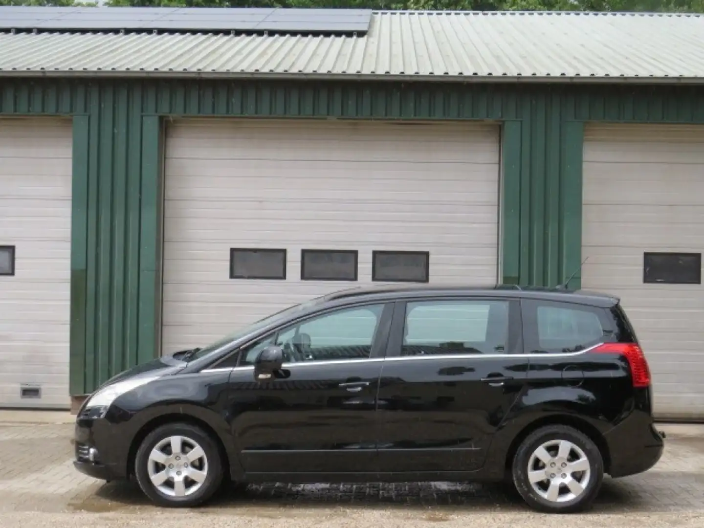 Peugeot 5008 1.6 VTi ST 5p. Schwarz - 1
