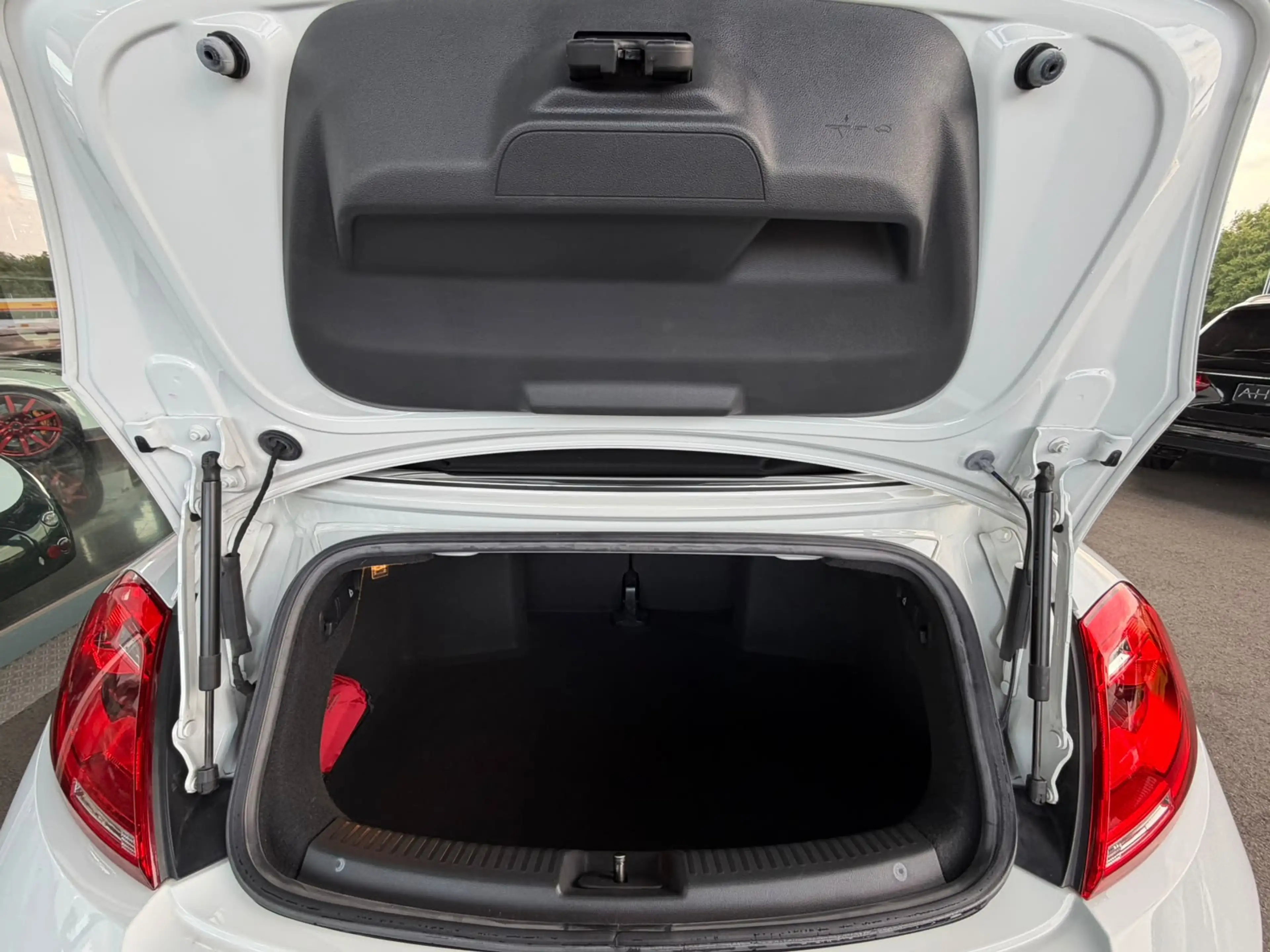 Volkswagen New Beetle 1.2 TSI CABRIO *KLIMAAUTO*TEMPOMAT* — photo 6