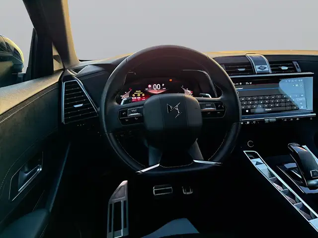 DS Automobiles DS 7 view 13