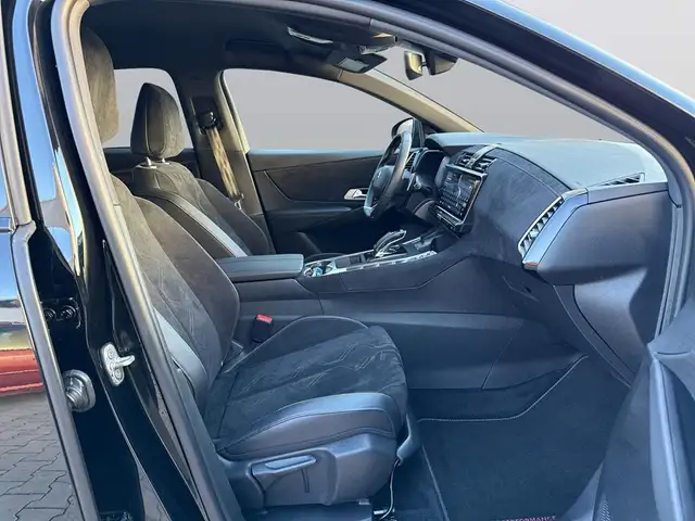 DS Automobiles DS 7 view 11