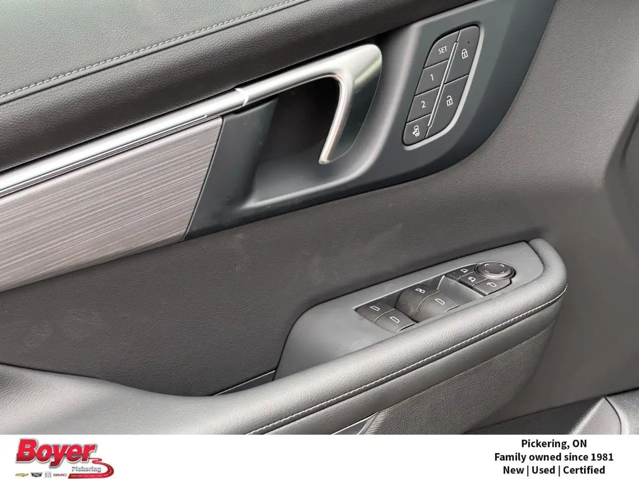 Buick Enclave снимка Buick Enclave