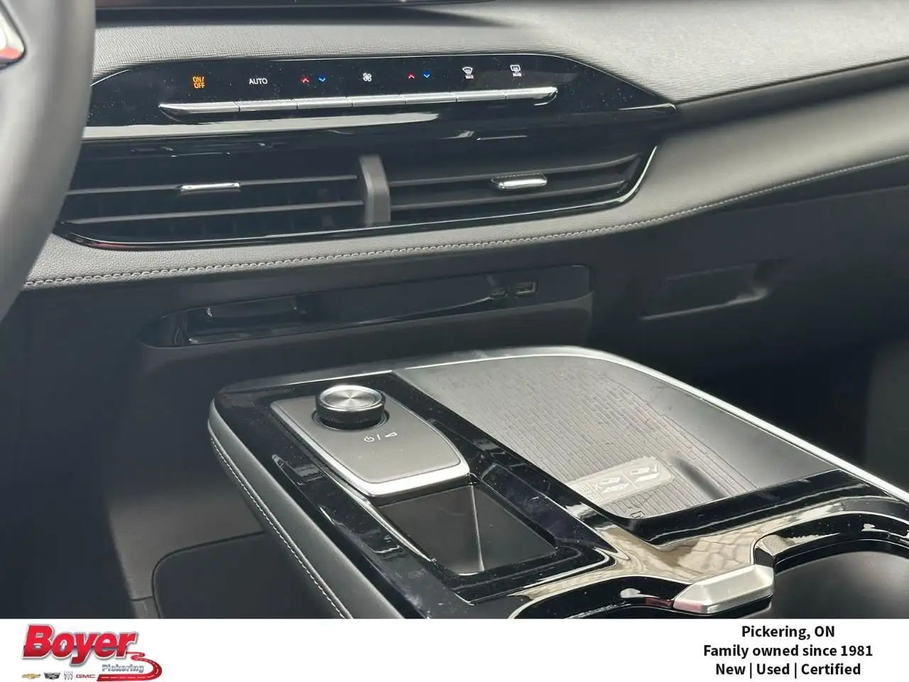 Buick Enclave снимка Buick Enclave