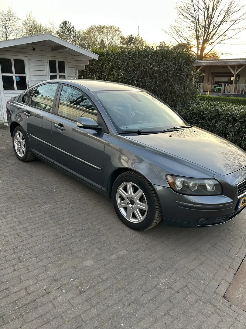 Volvo S40 2.4 Momentum Szary - 1