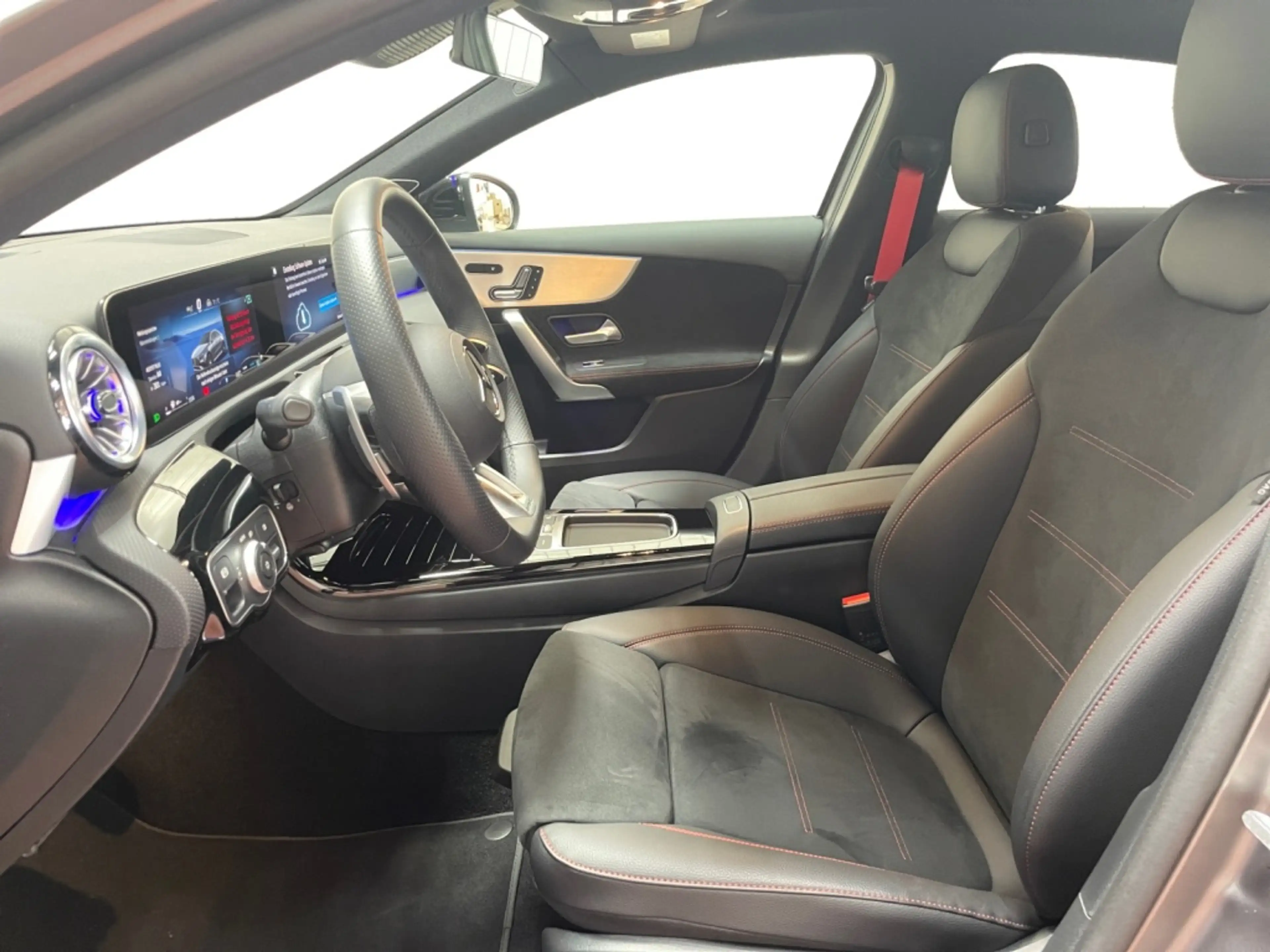Mercedes-Benz A 35 AMG AMG A 35 4matic Limousine AMG+MBUX+Burm+MBeam — photo 9