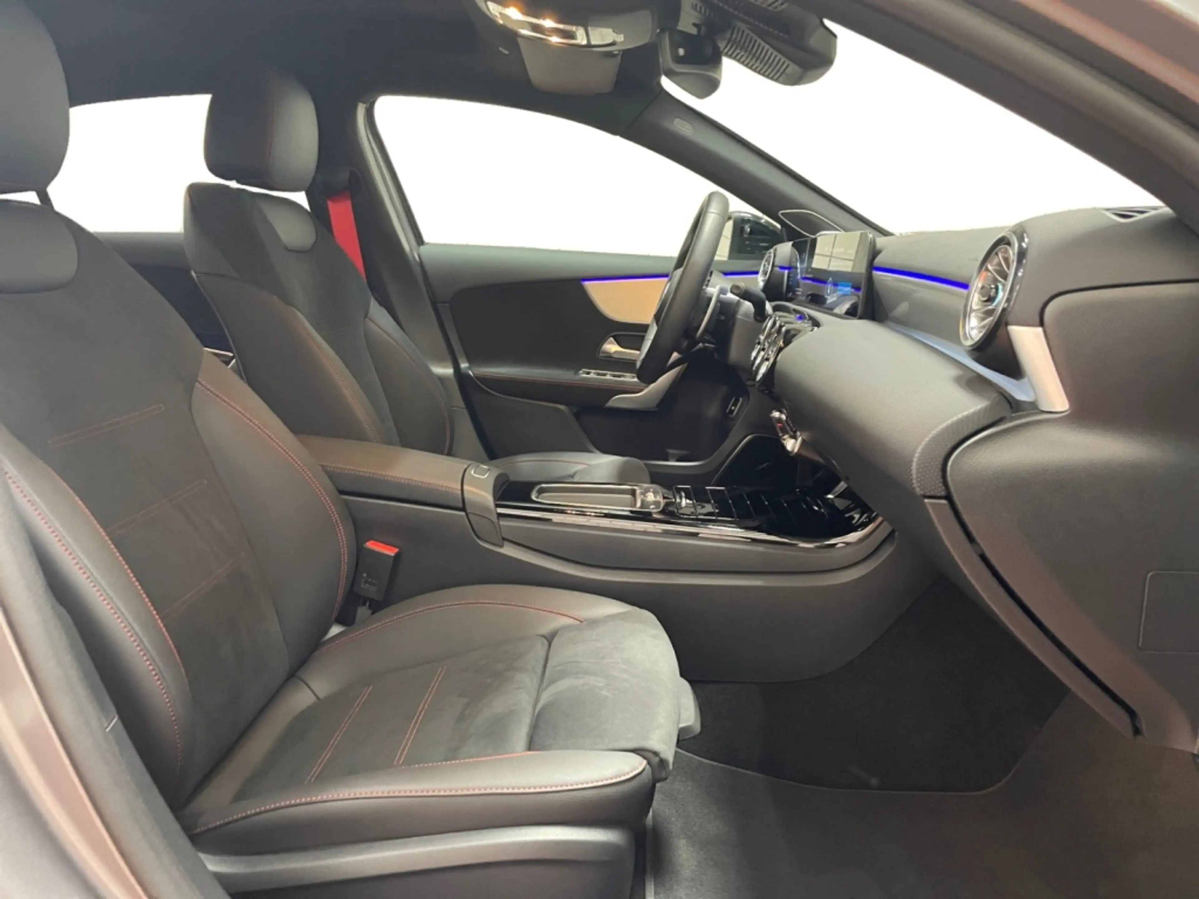 Mercedes-Benz A 35 AMG AMG A 35 4matic Limousine AMG+MBUX+Burm+MBeam — photo 10