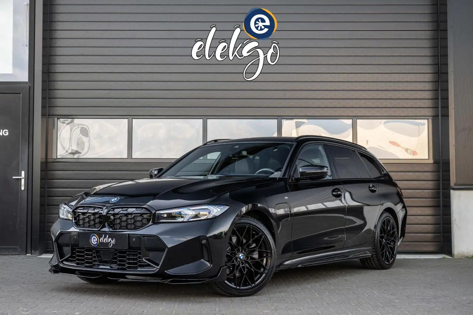 BMW 320 3-serie Touring 320e High Executive M-Sport|M340i Zwart - 1