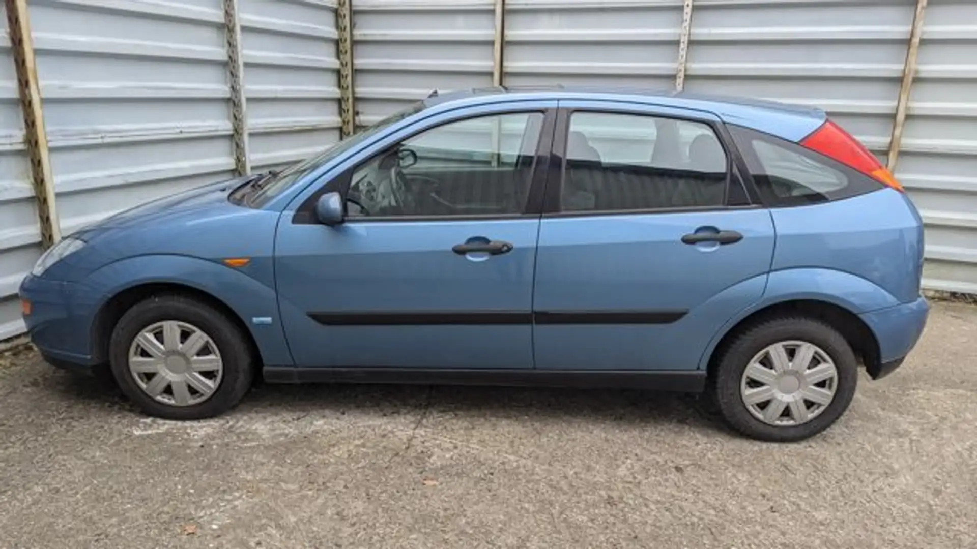 Ford Focus 1.4 Ambiente*Motor läuft schlecht* Azul - 2