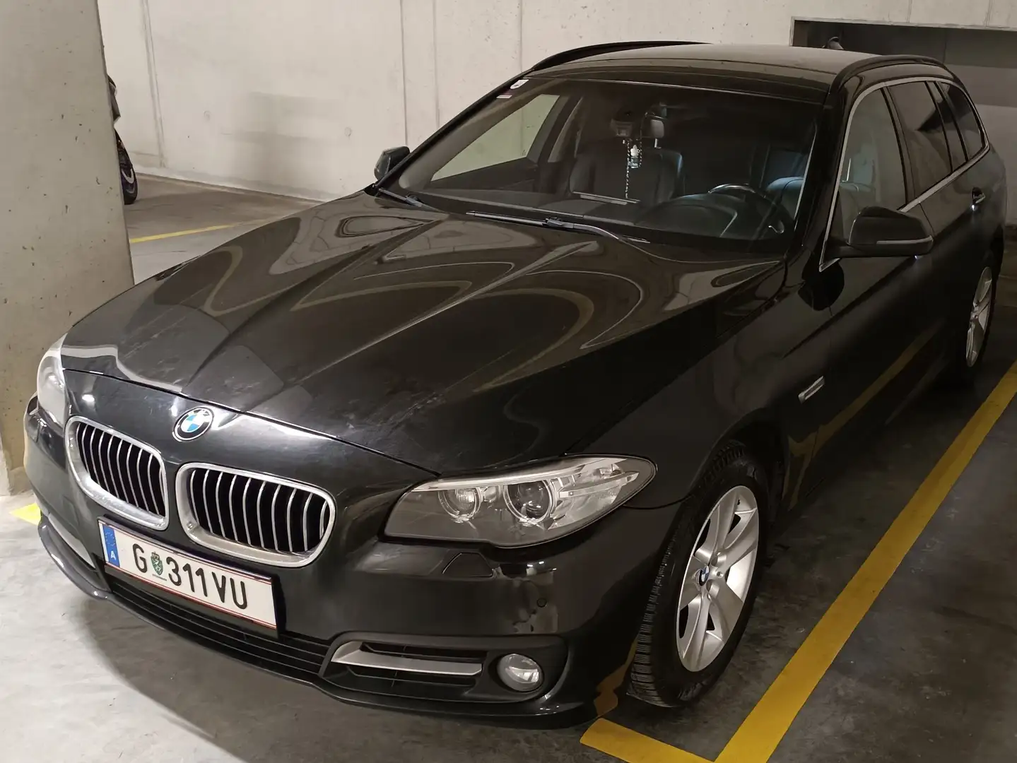 BMW 520 520d xDrive Touring Aut. Schwarz - 2