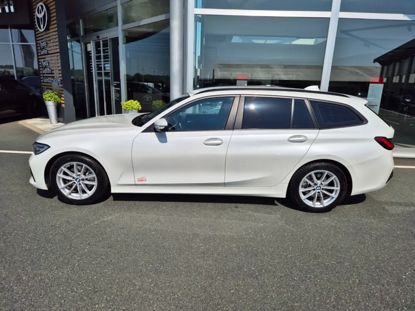 BMW 320 d Touring Aut. *AHV*ADVANTAGE* Weiß - 2