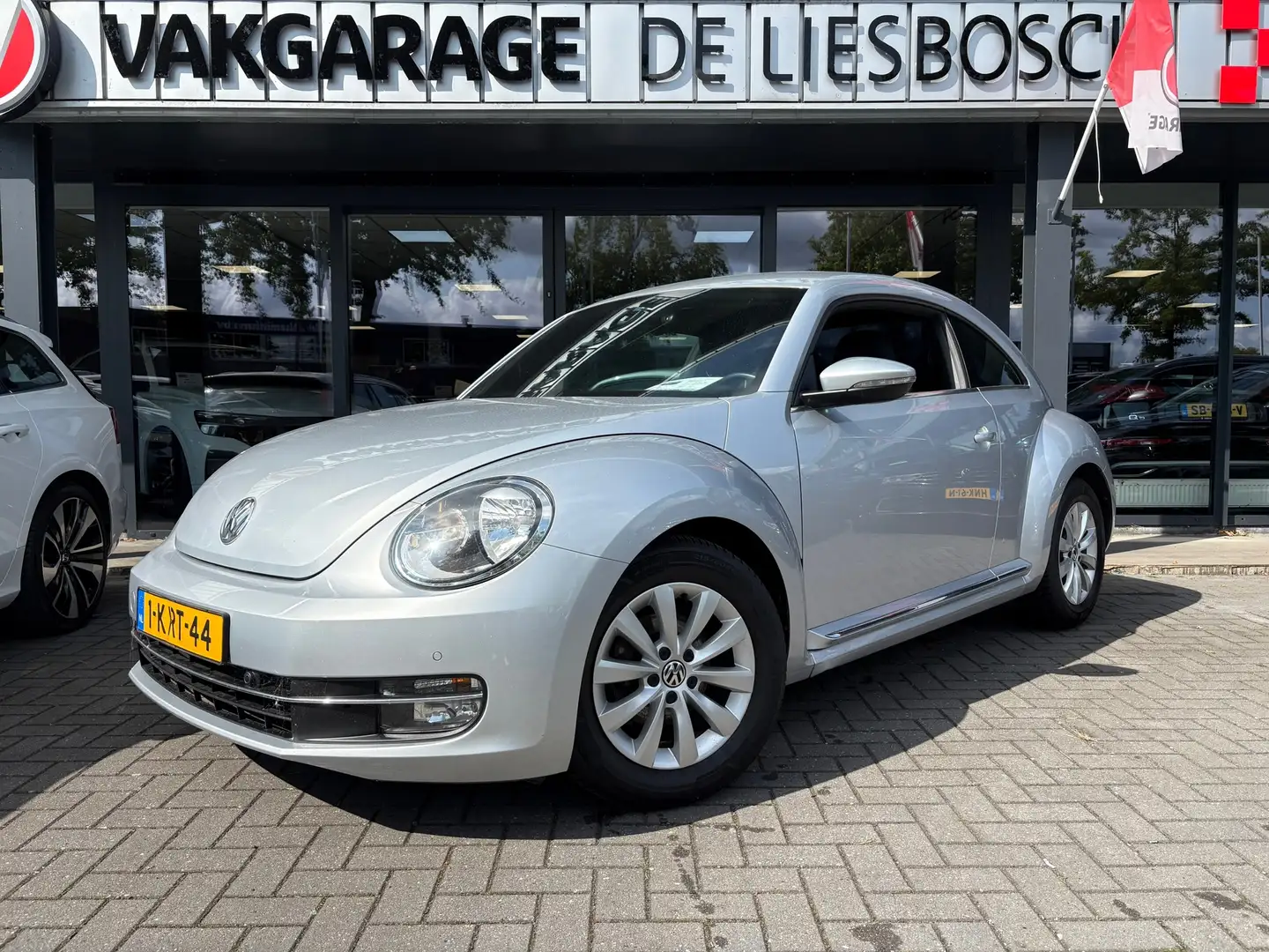 Volkswagen Beetle 1.2 TSI Design,navi,clima,mf stuur,pdc,boeken Grijs - 2