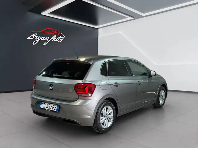 Volkswagen Polo view 4